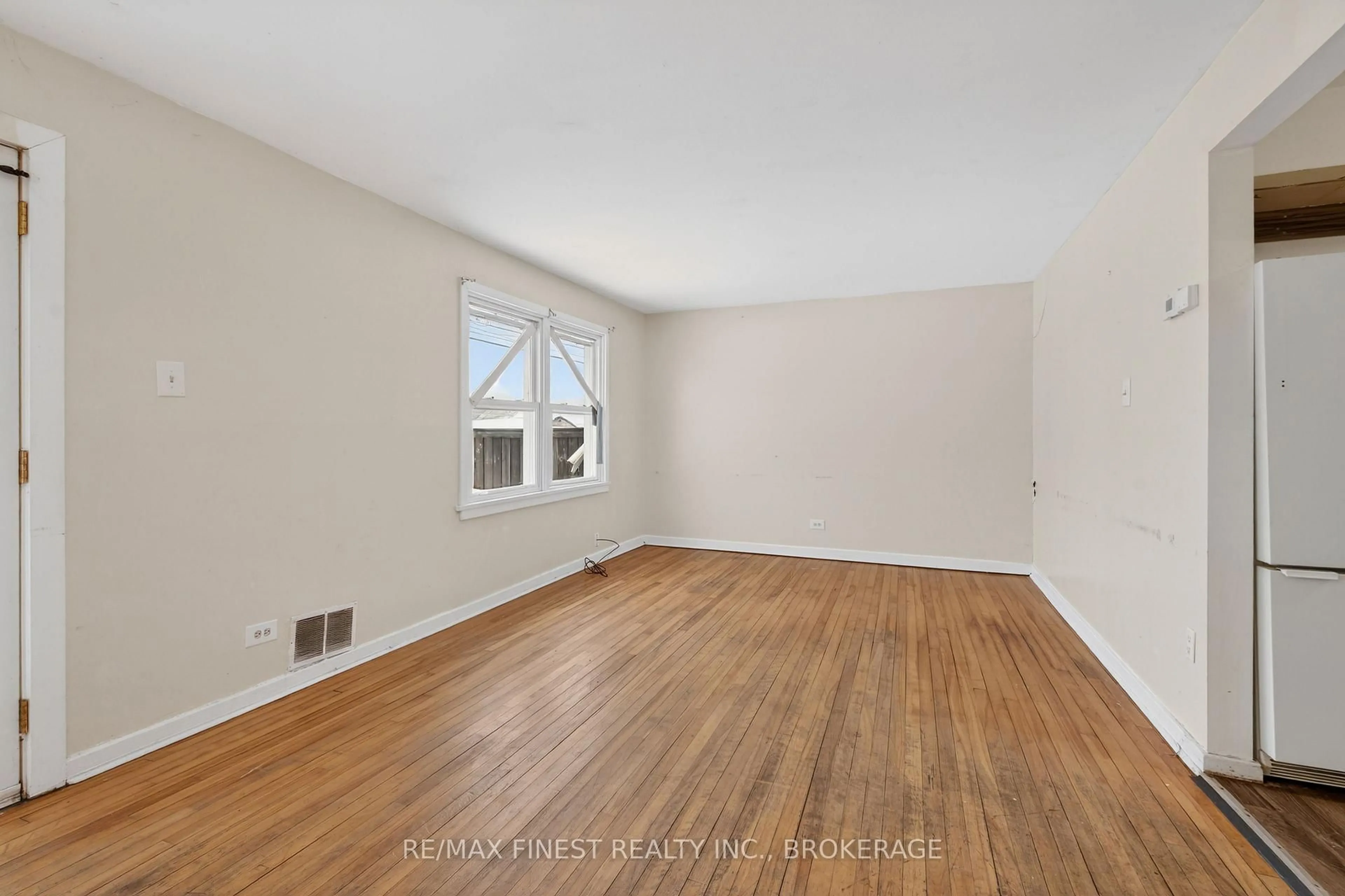 A pic of a room for 17 London Ave, Prince Edward County Ontario K0K 2T0