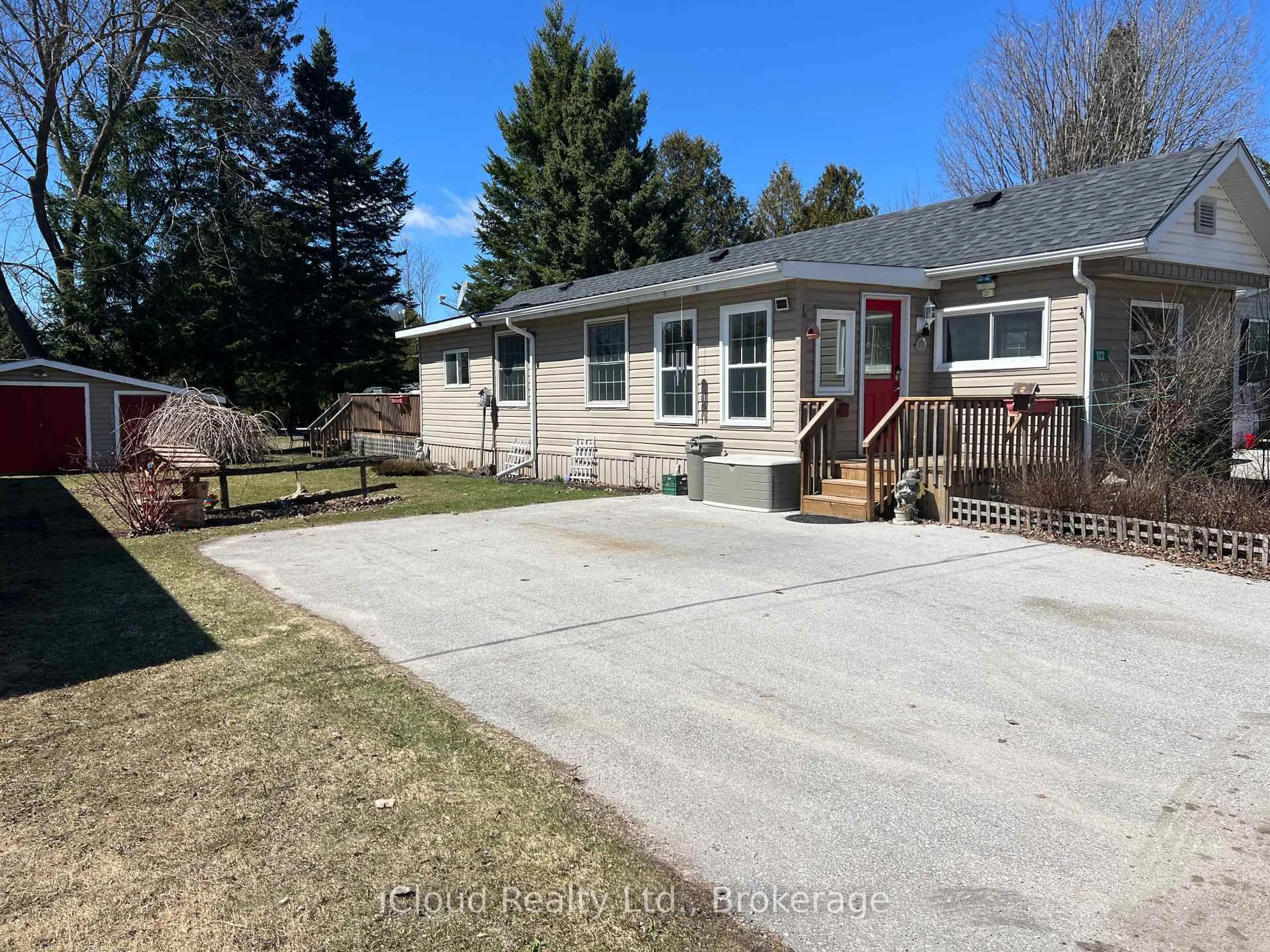 A pic from outside/outdoor area/front of a property/back of a property/a pic from drone, street for 122 Sussex Sq, Georgian Bluffs Ontario N4K 5N5