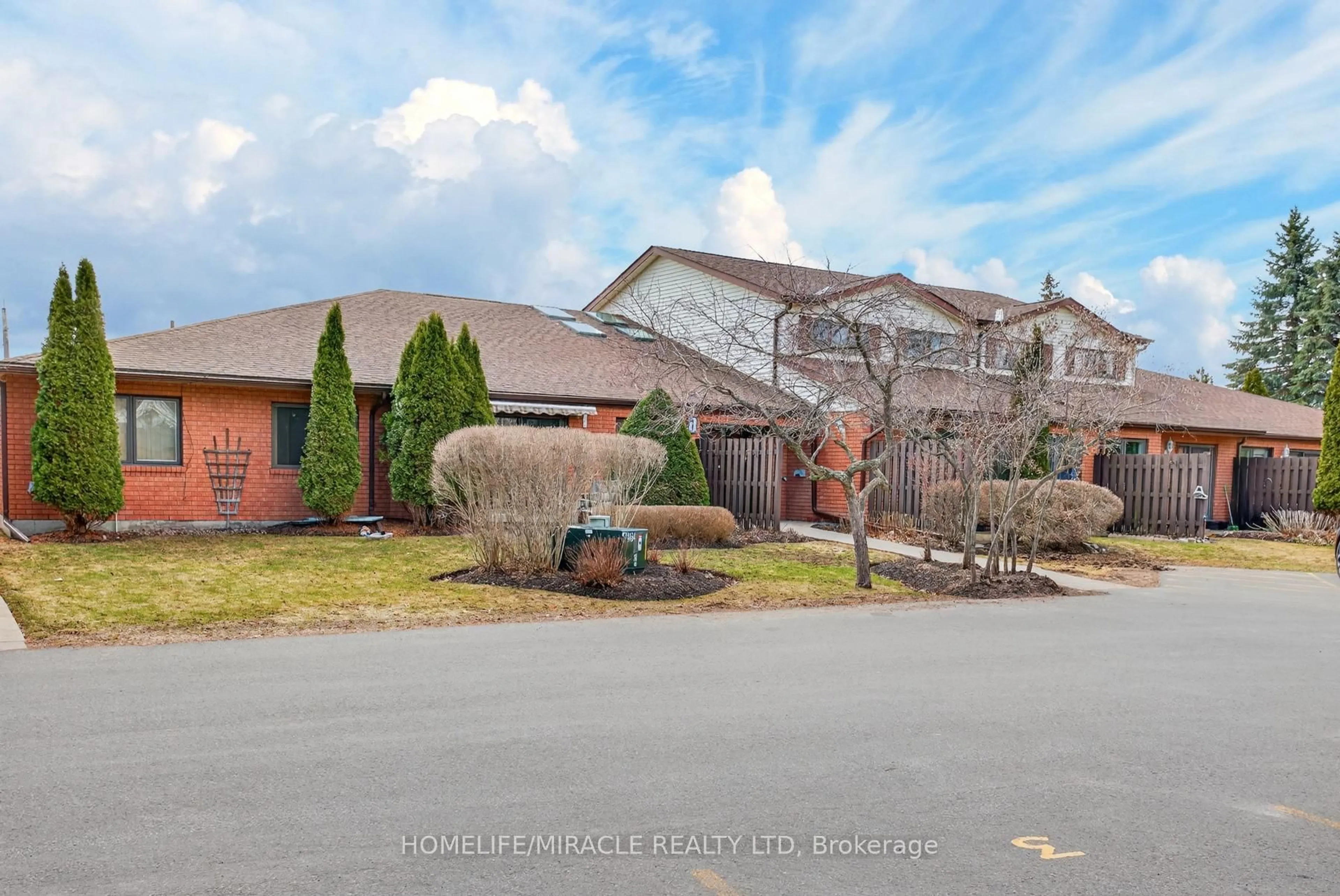 A pic from outside/outdoor area/front of a property/back of a property/a pic from drone, unknown for 36 Champlain Cres #32, Peterborough Ontario K9L 1T1