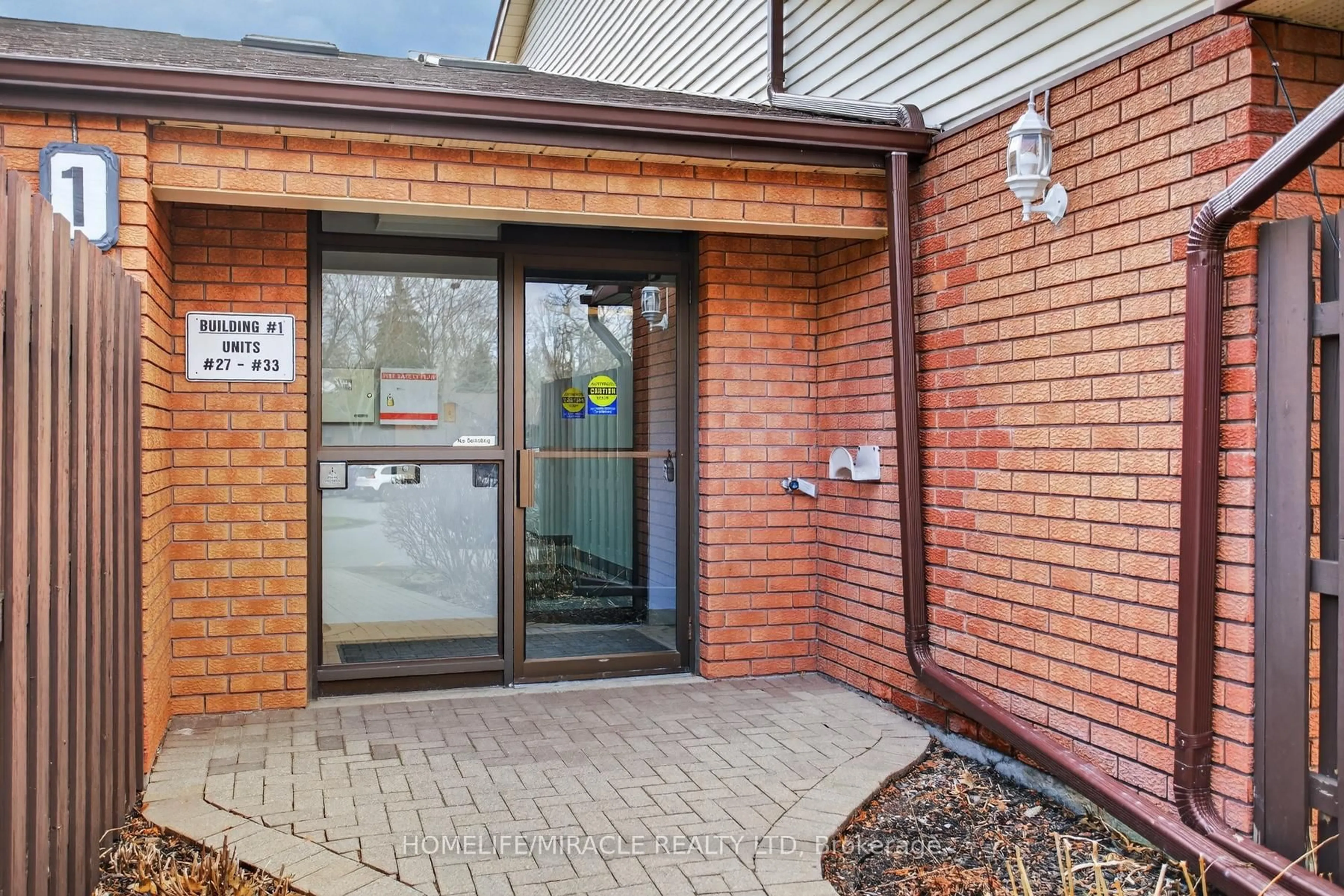Indoor foyer for 36 Champlain Cres #32, Peterborough Ontario K9L 1T1
