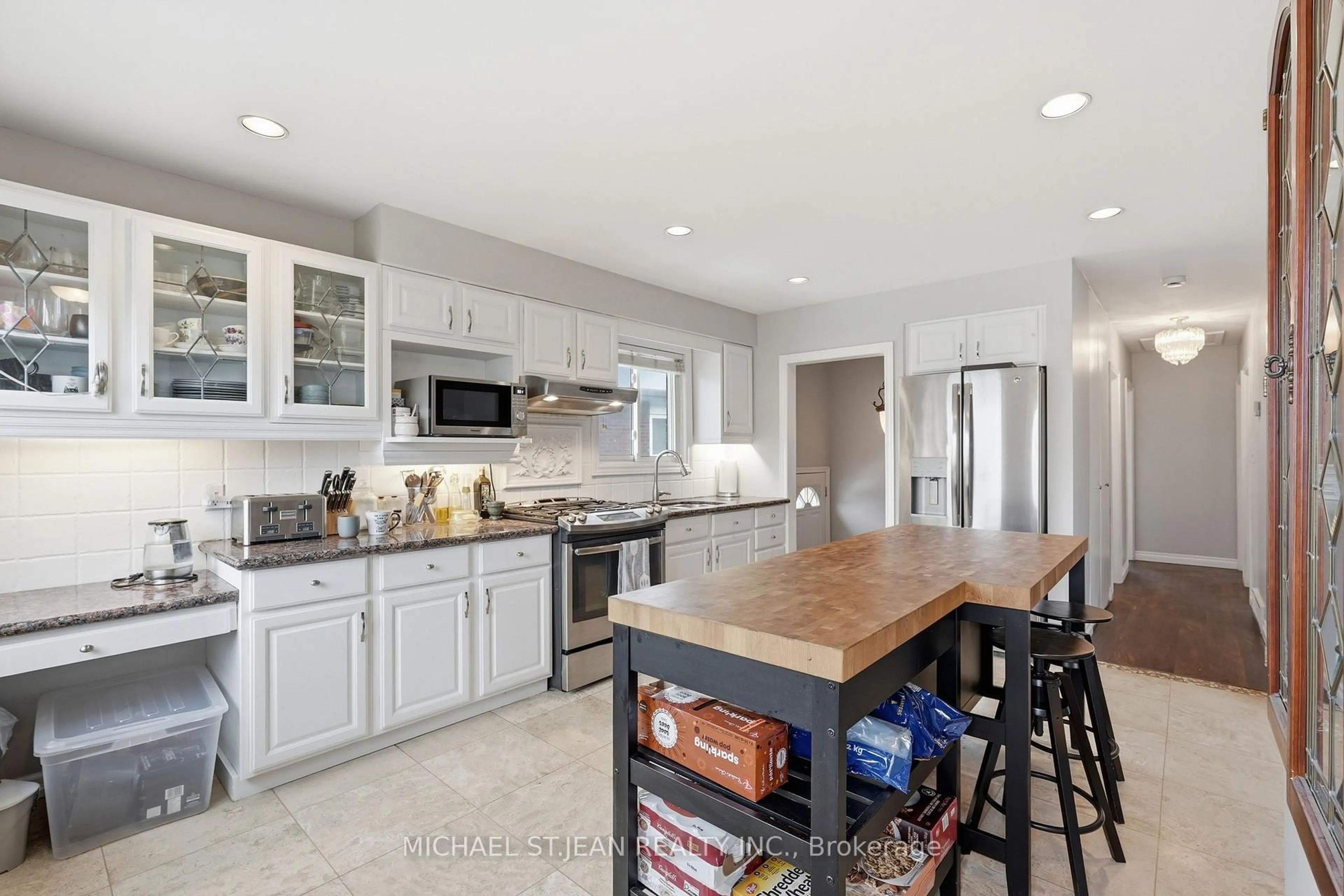 Open concept kitchen, ceramic/tile floor for 80 LUSCOMBE St, Hamilton Ontario L9A 2J8