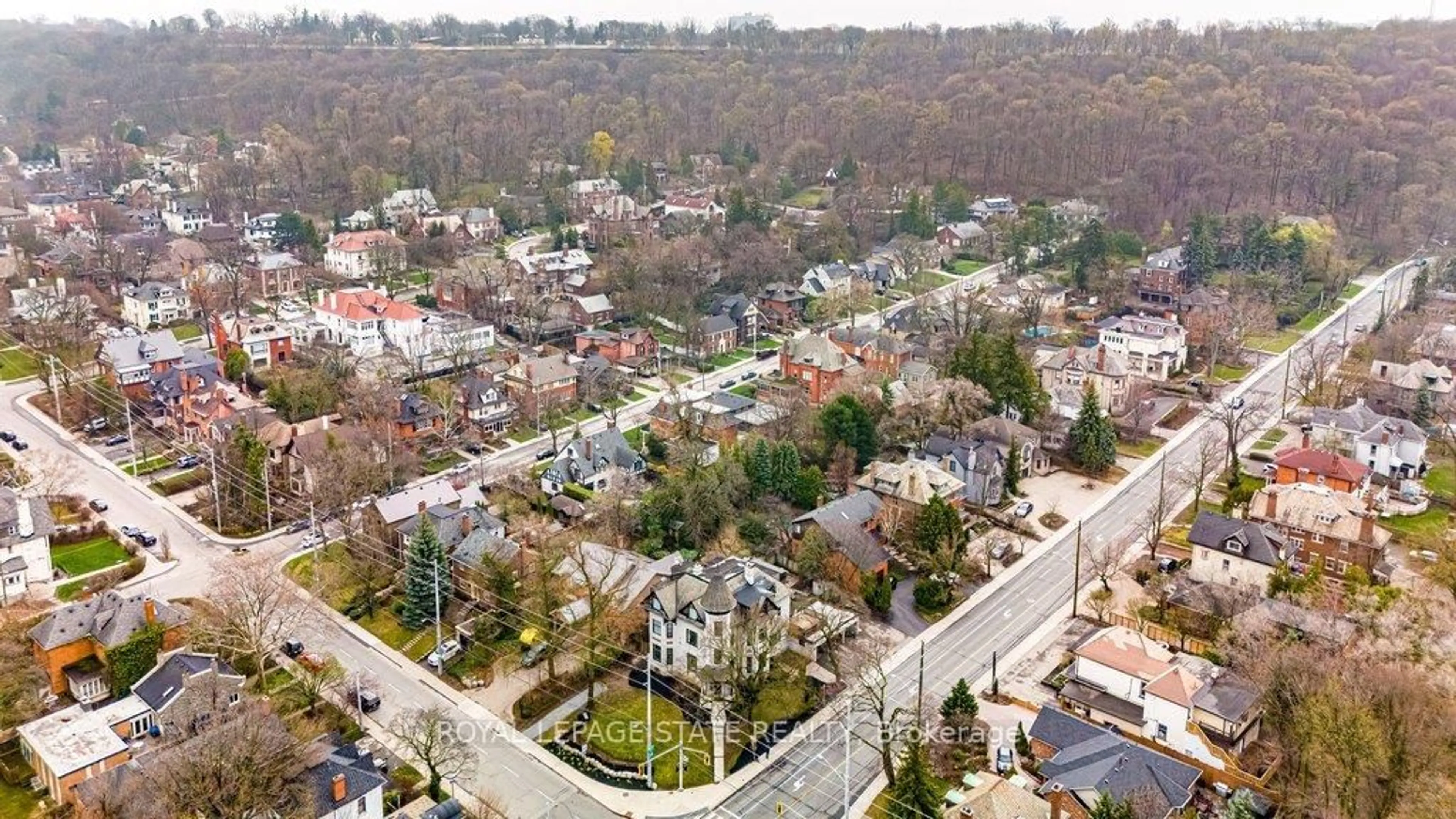 A pic from outside/outdoor area/front of a property/back of a property/a pic from drone, city buildings view from balcony for 347 Queen St, Hamilton Ontario L8P 3T8