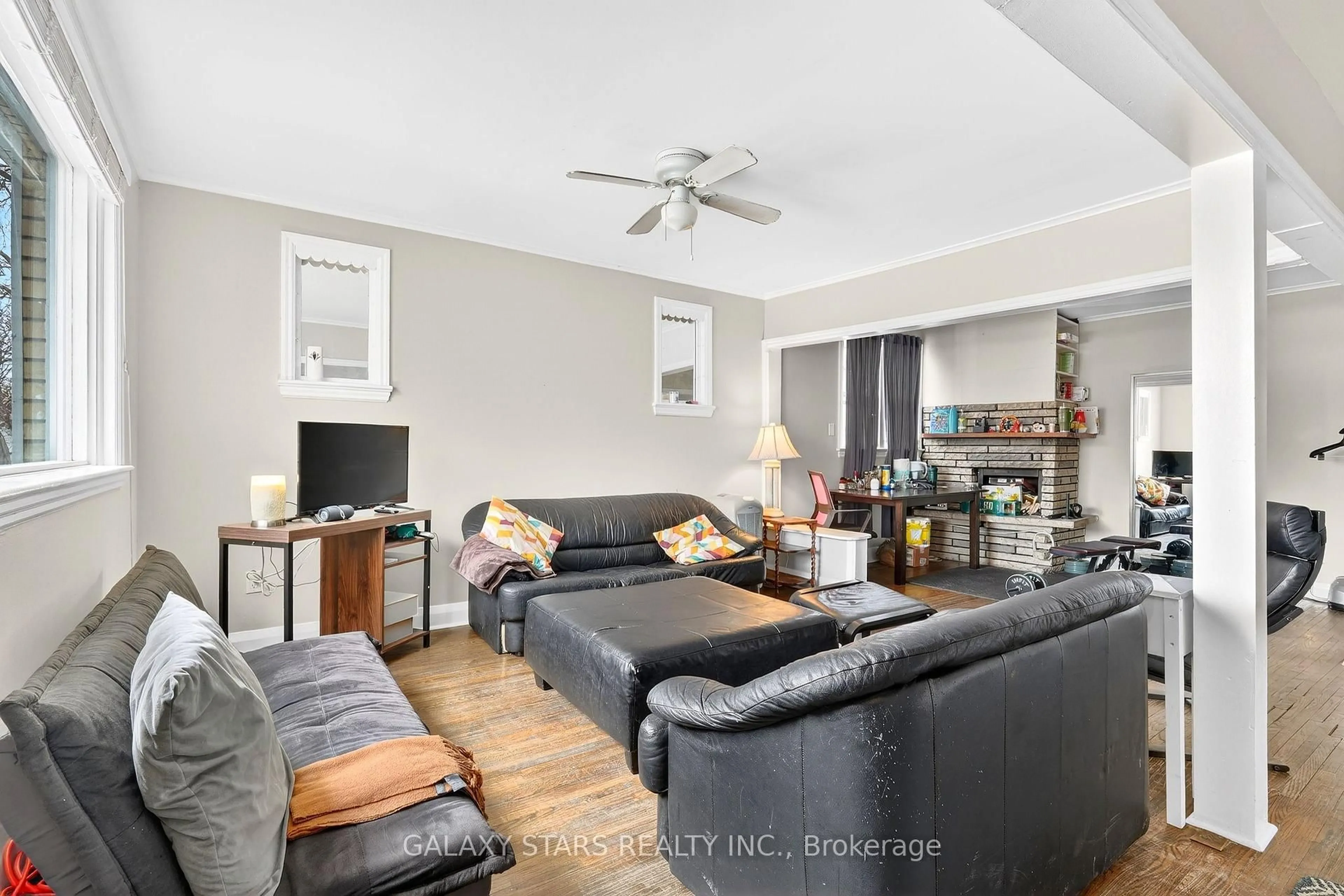 Living room with furniture, unknown for 599 Donegal St, Peterborough Ontario K9H 4M3