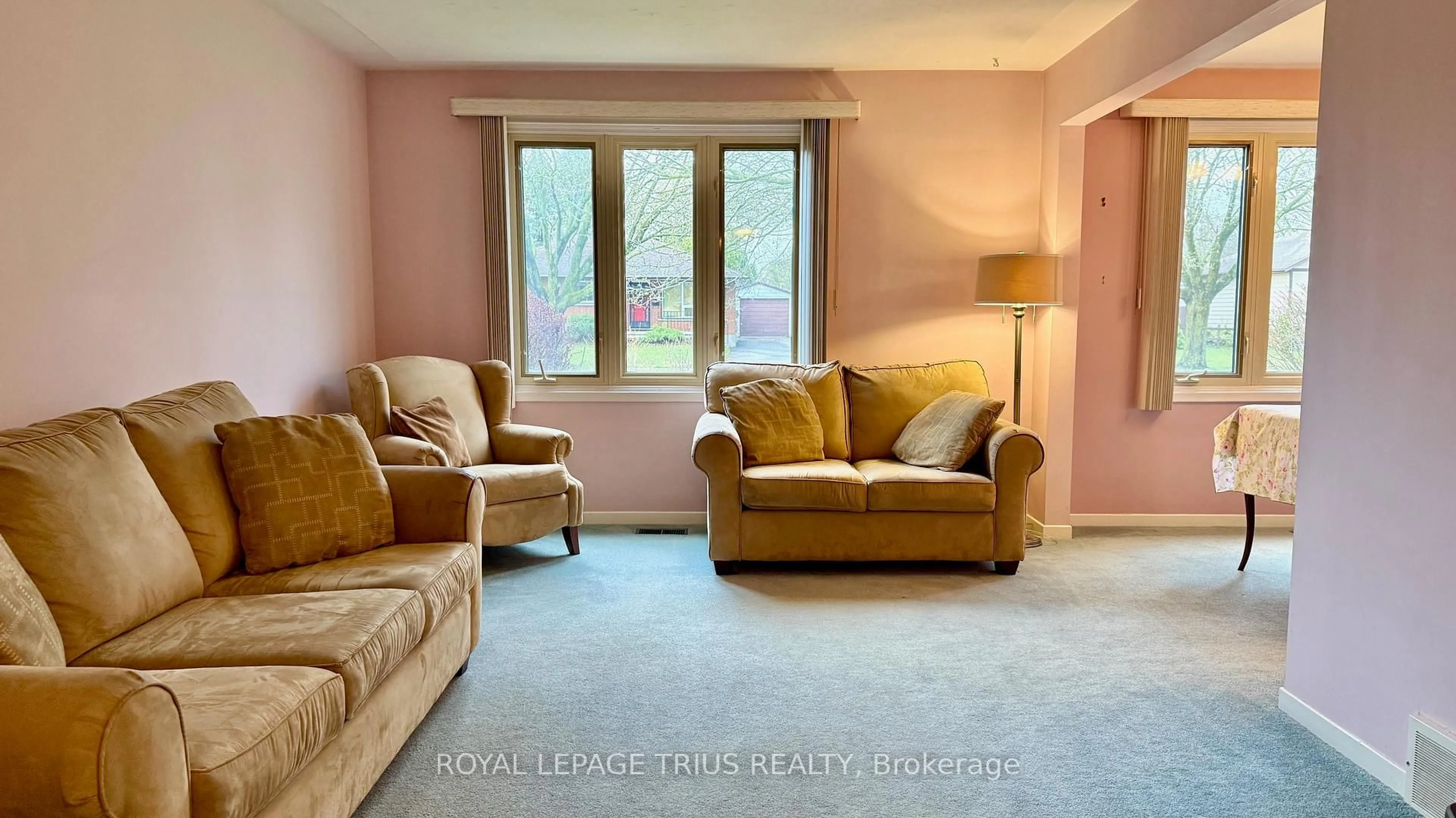 Living room with furniture, unknown for 123 Oak St, Norfolk Ontario N3Y 4S2