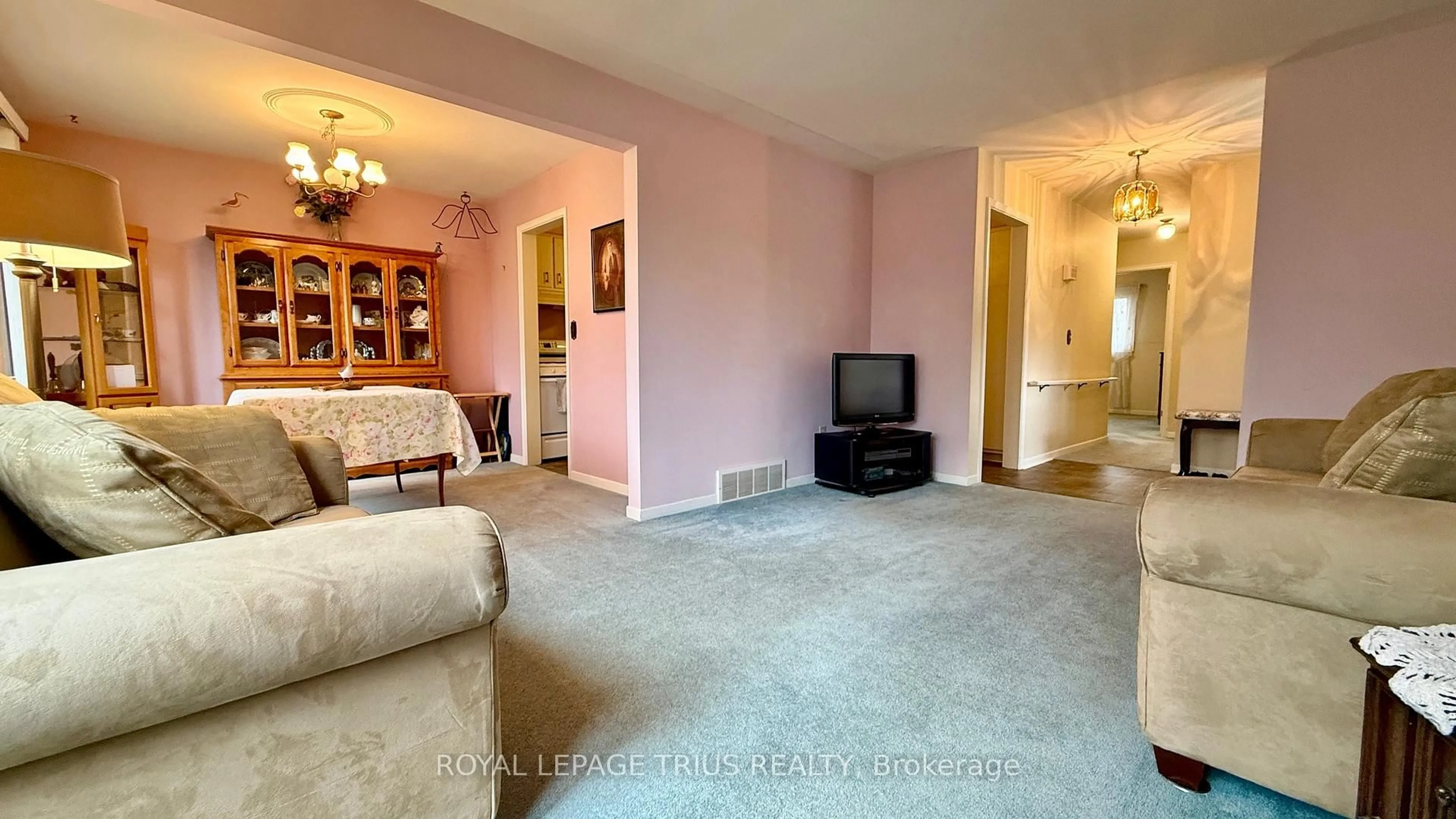 A pic of a room for 123 Oak St, Norfolk Ontario N3Y 4S2