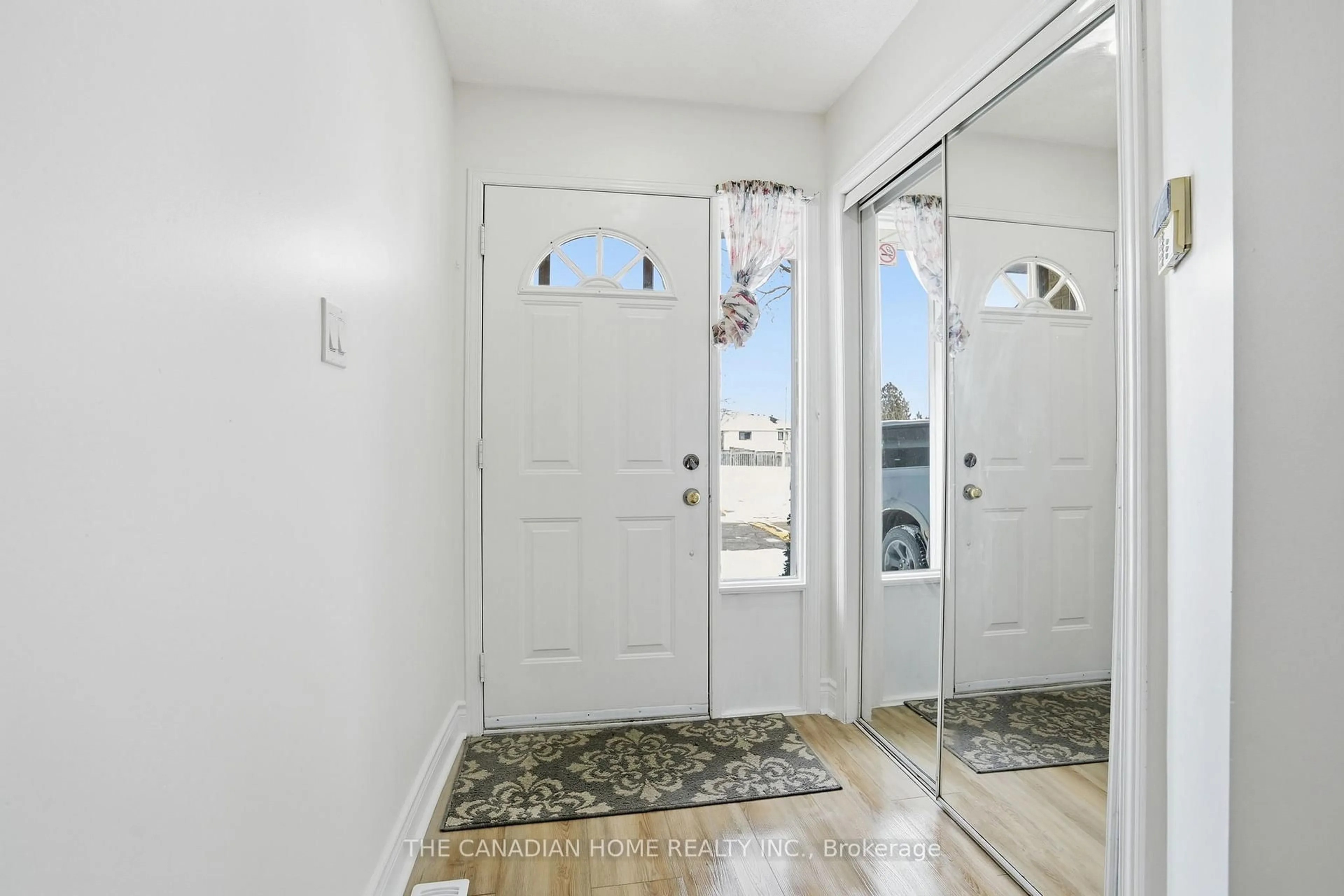 Indoor entryway for 1889 Upper Wentworth St #29, Hamilton Ontario L9B 2T8