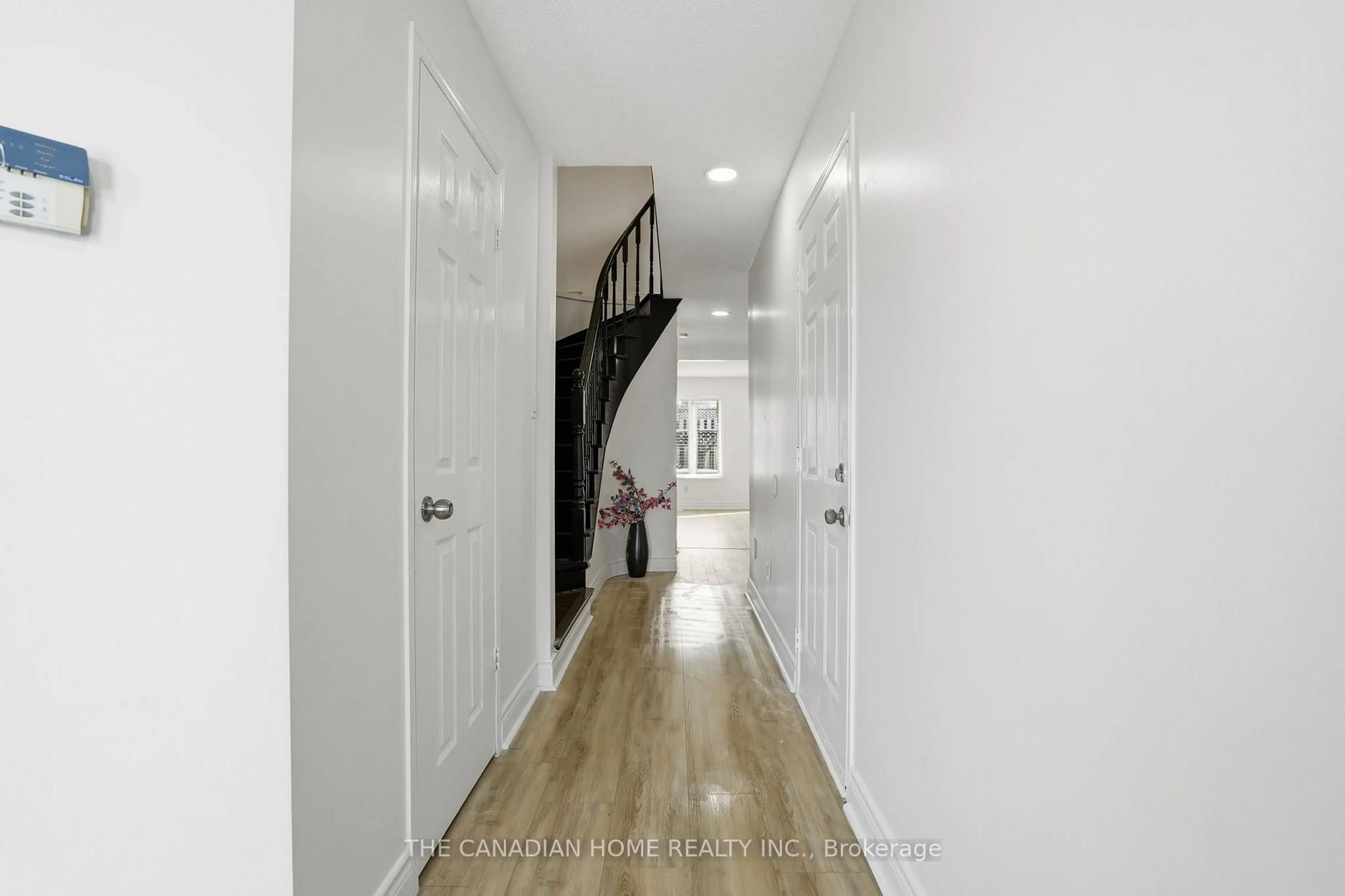 Indoor entryway for 1889 Upper Wentworth St #29, Hamilton Ontario L9B 2T8