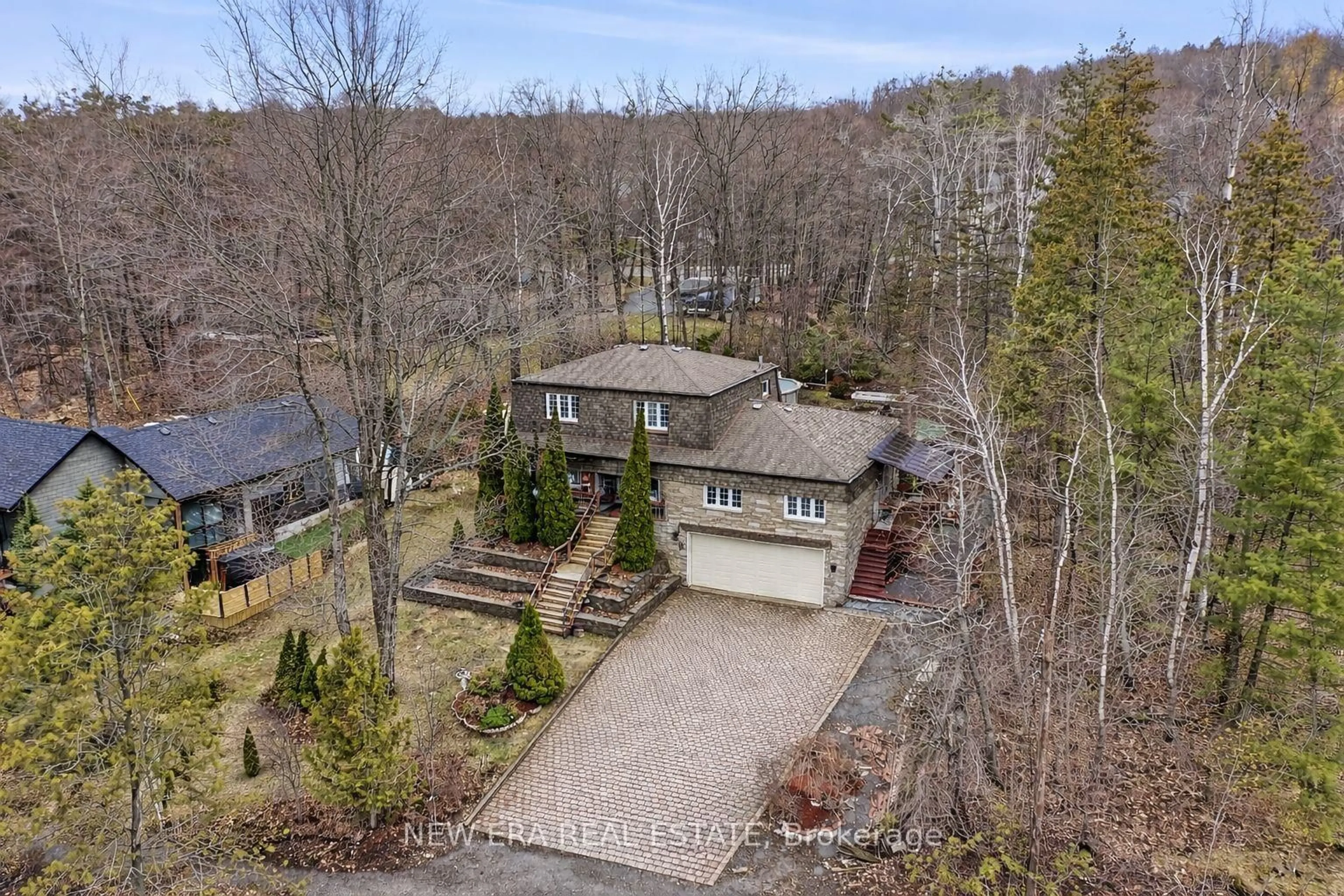 A pic from outside/outdoor area/front of a property/back of a property/a pic from drone, unknown for 645 Hatton Ave, Selwyn Ontario K0L 1H0