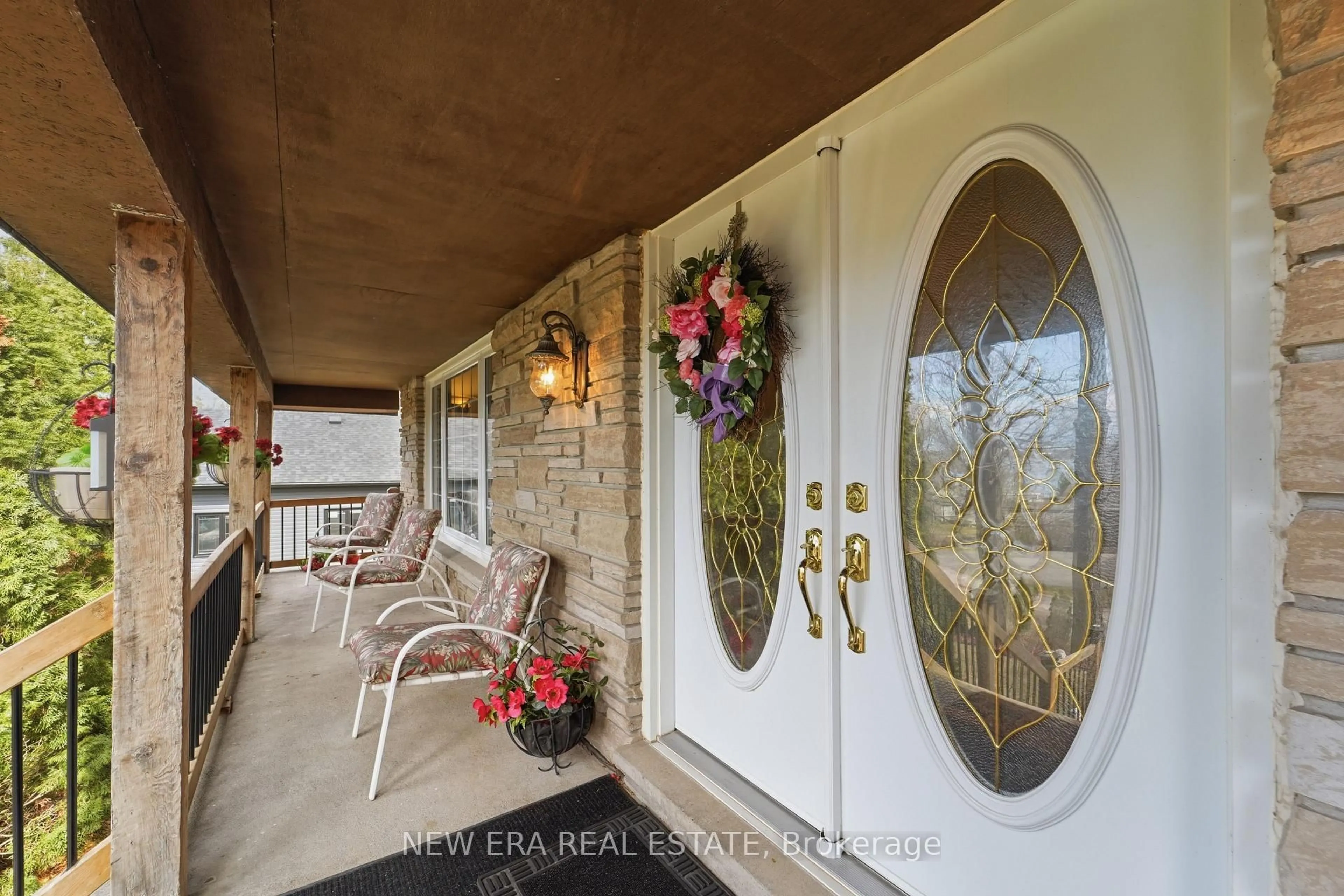 Indoor entryway for 645 Hatton Ave, Selwyn Ontario K0L 1H0