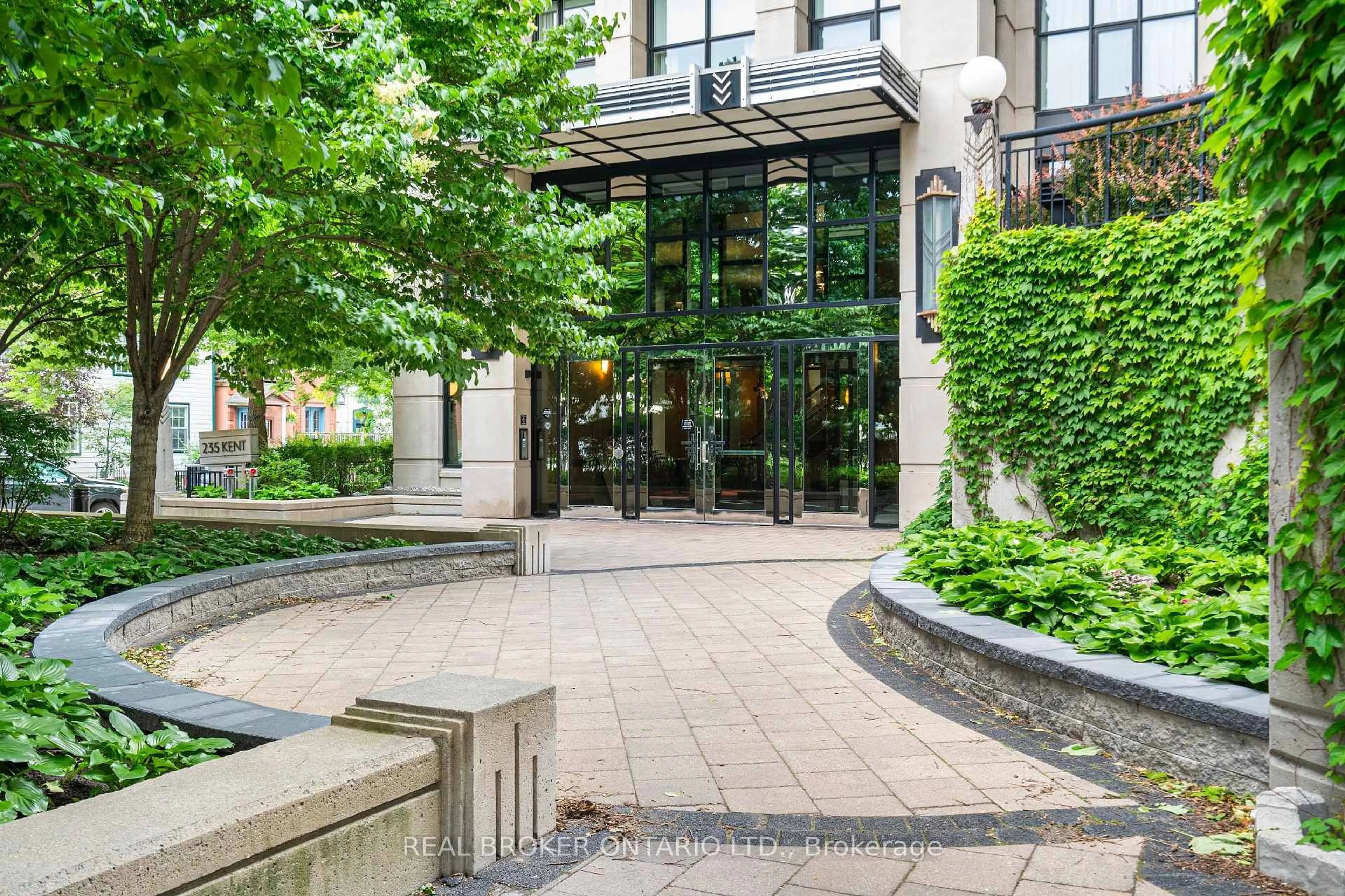 Unknown for 235 Kent St #810, Ottawa Ontario K2P 1Z9