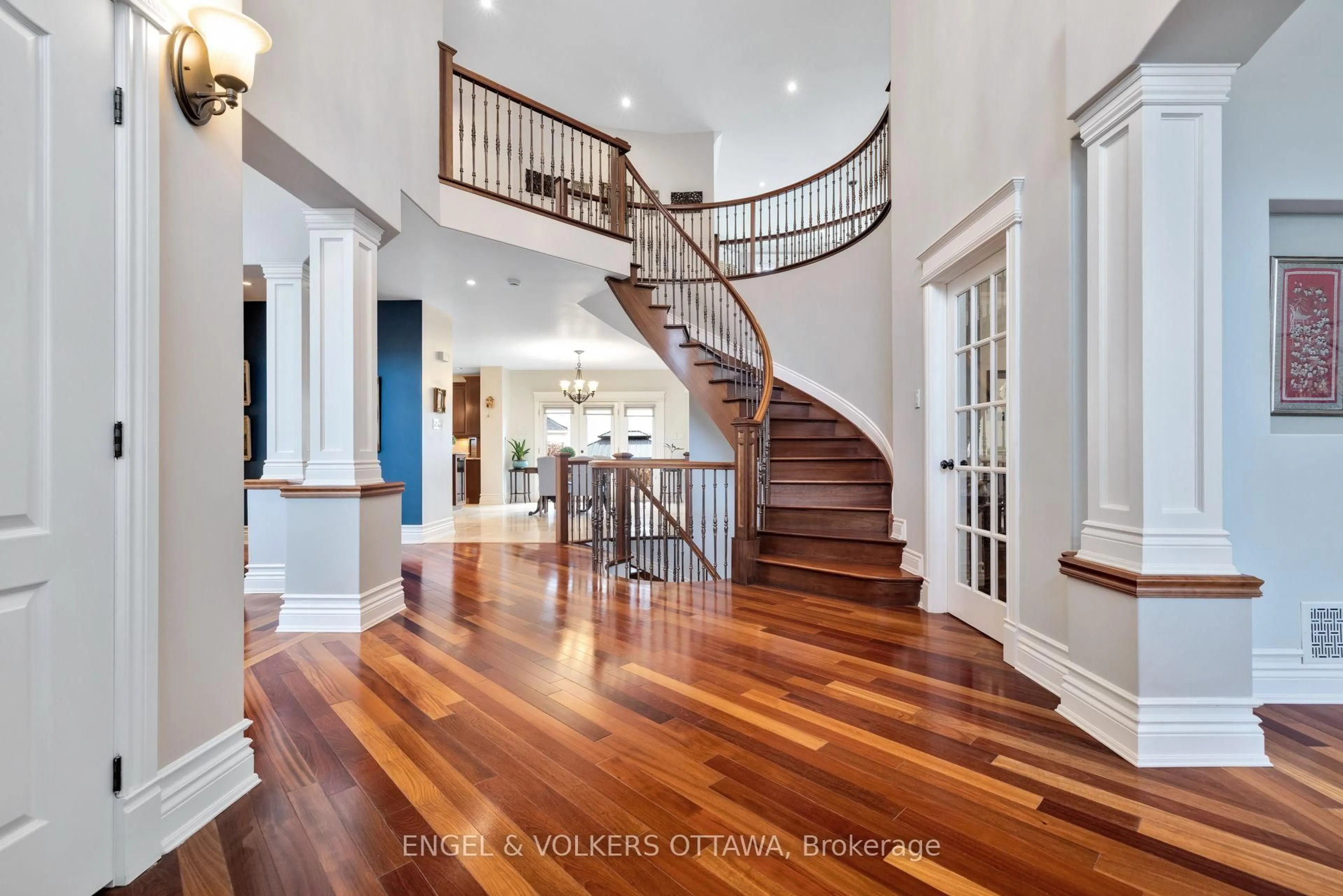 Indoor foyer for 453 Rahul Cres, Ottawa Ontario K2C 4H8