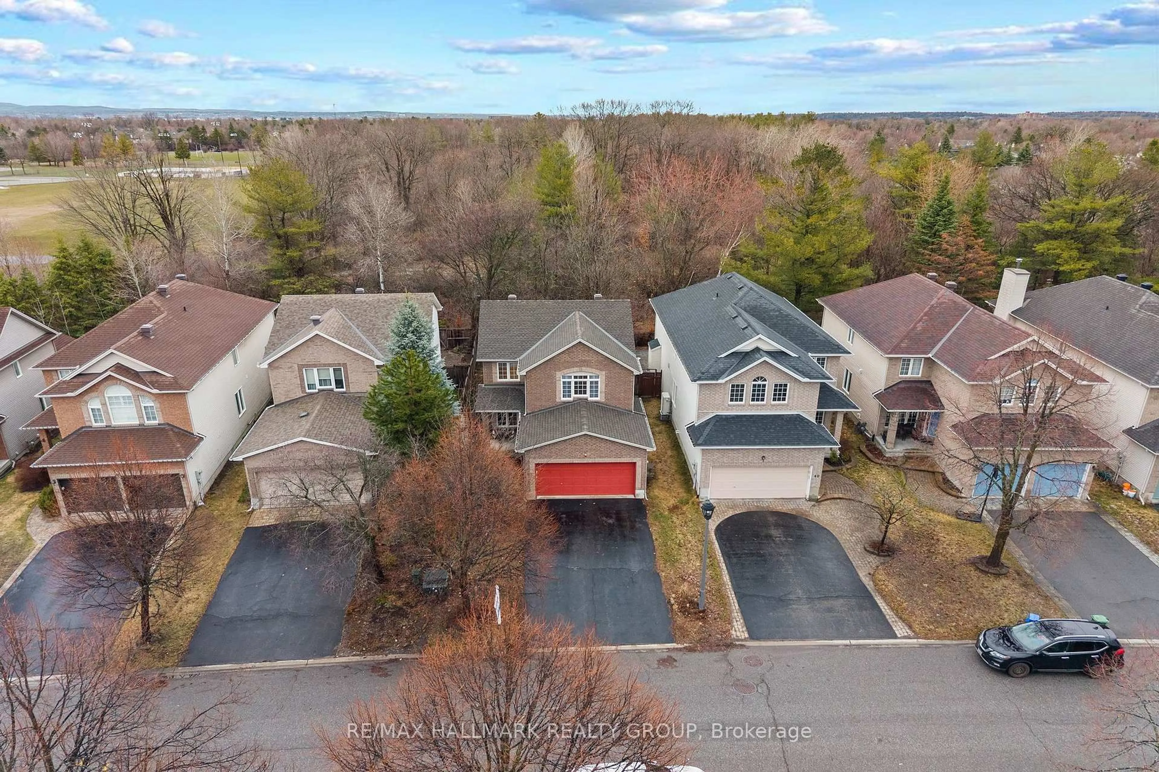 A pic from outside/outdoor area/front of a property/back of a property/a pic from drone, street for 42 Nortoba Cres, Kanata Ontario K2T 1H5