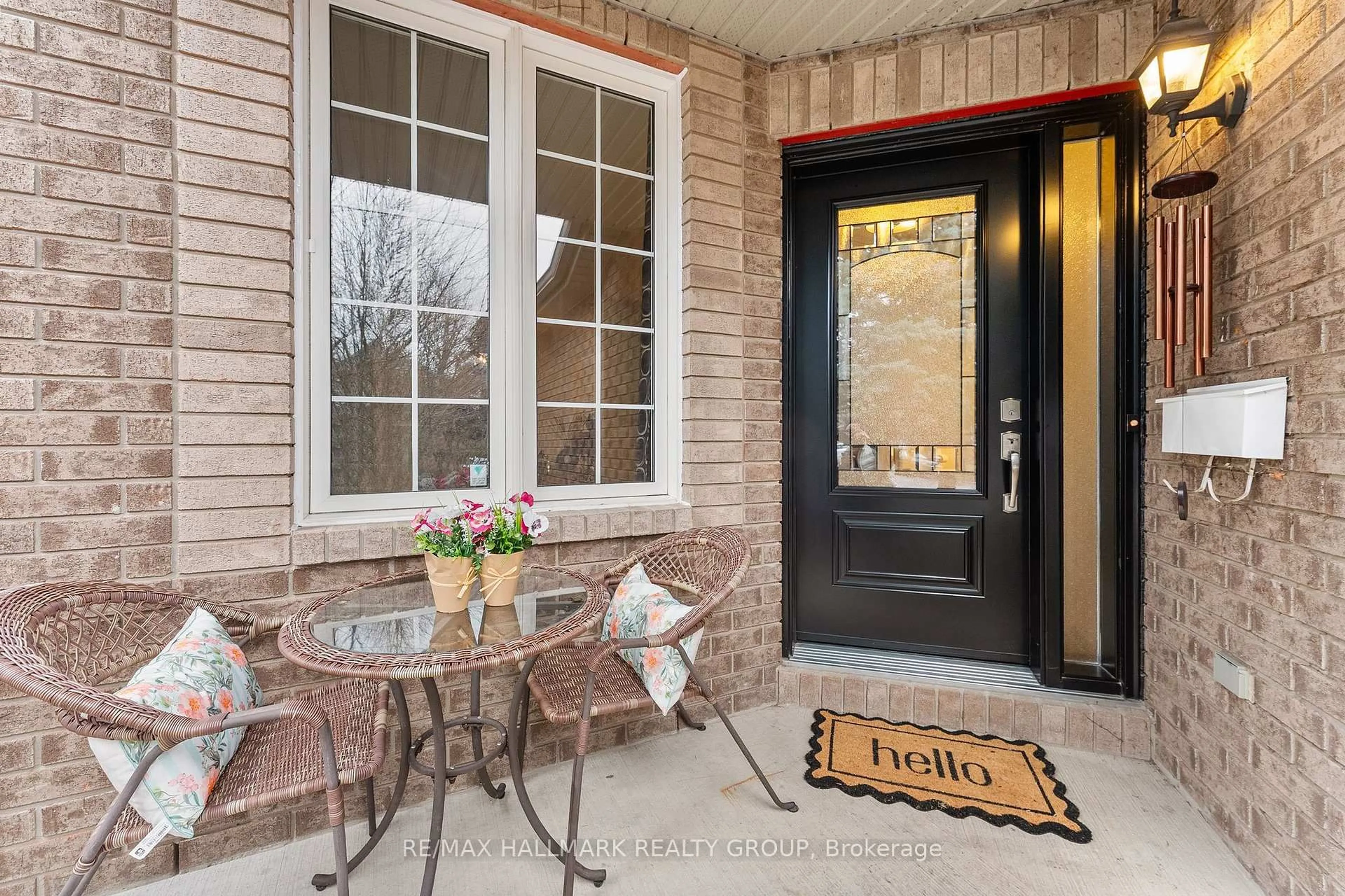 Indoor entryway for 42 Nortoba Cres, Kanata Ontario K2T 1H5