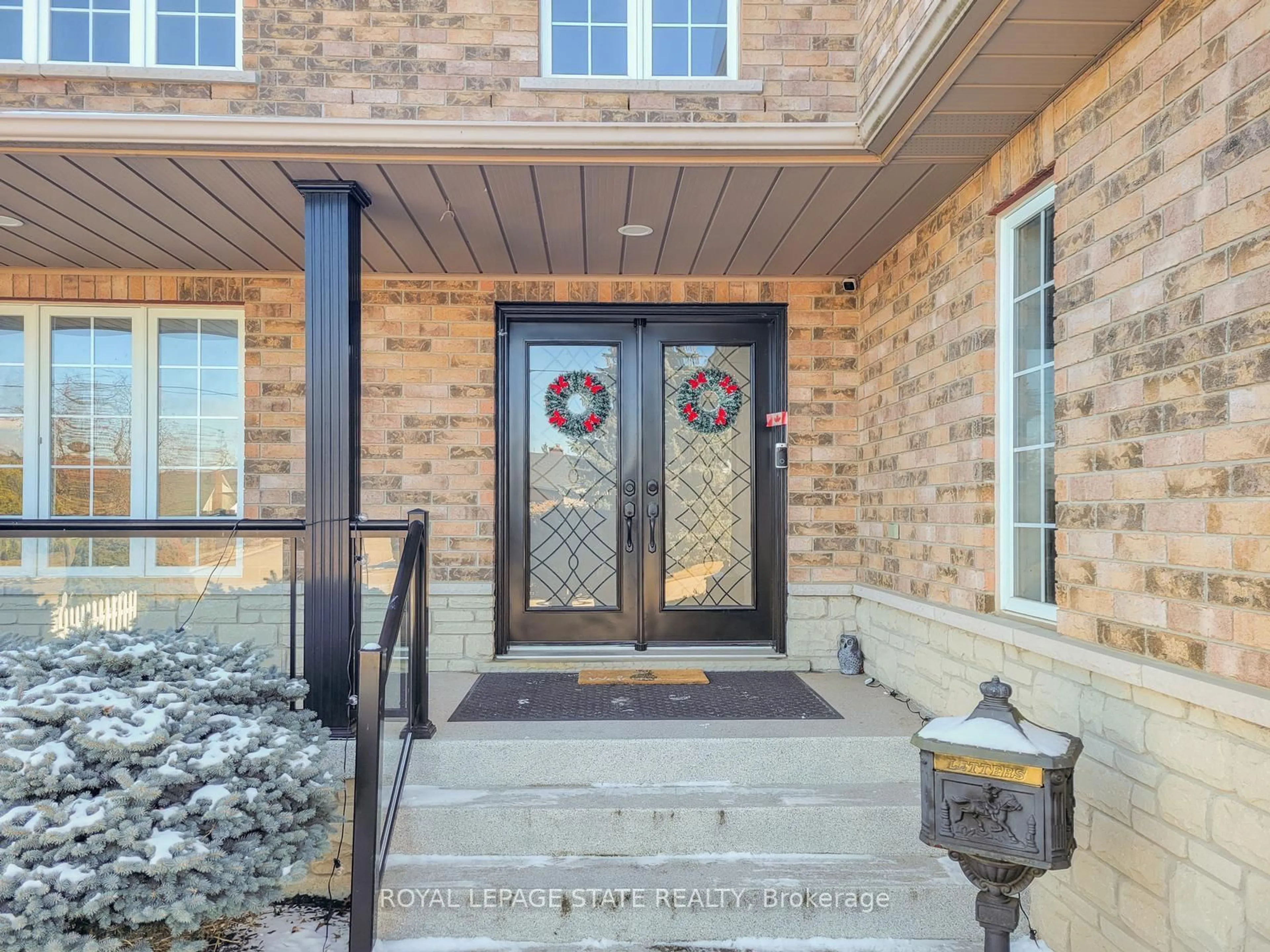 Indoor entryway for 86 Margaret Ave, Hamilton Ontario L8G 3G5