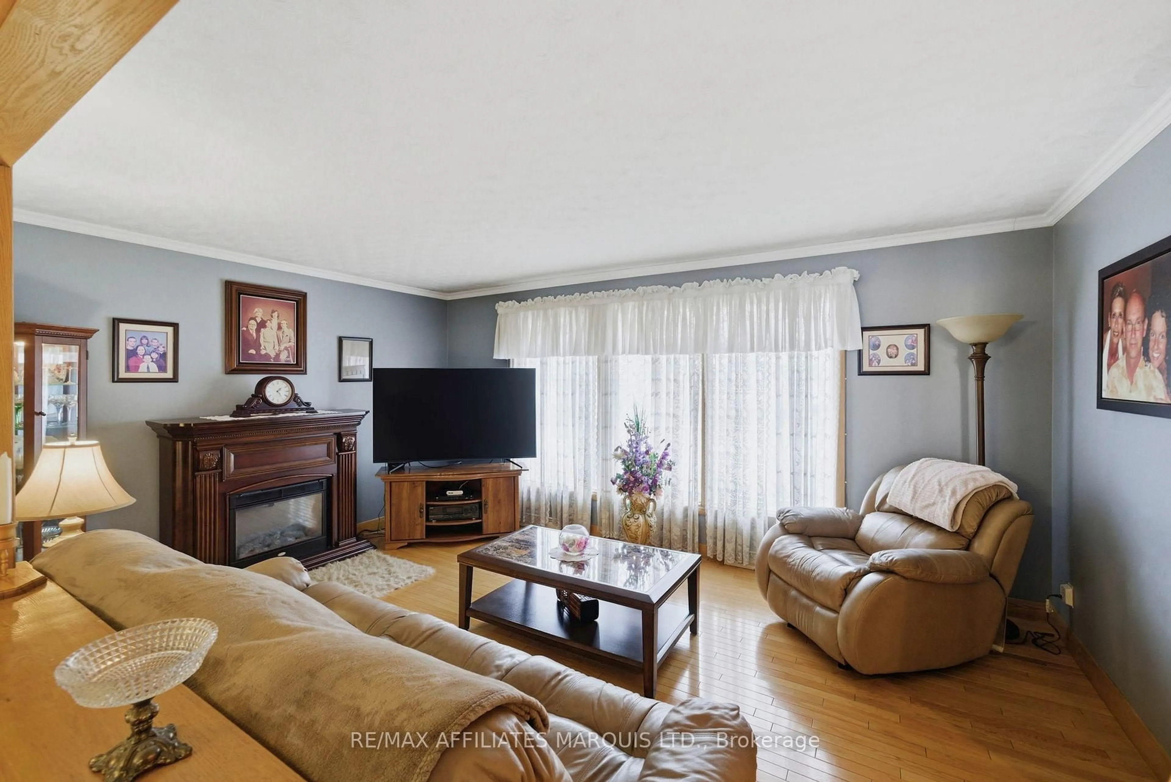 Living room with furniture, unknown for 1212 Brodeur St, Cornwall Ontario K6J 4Z2