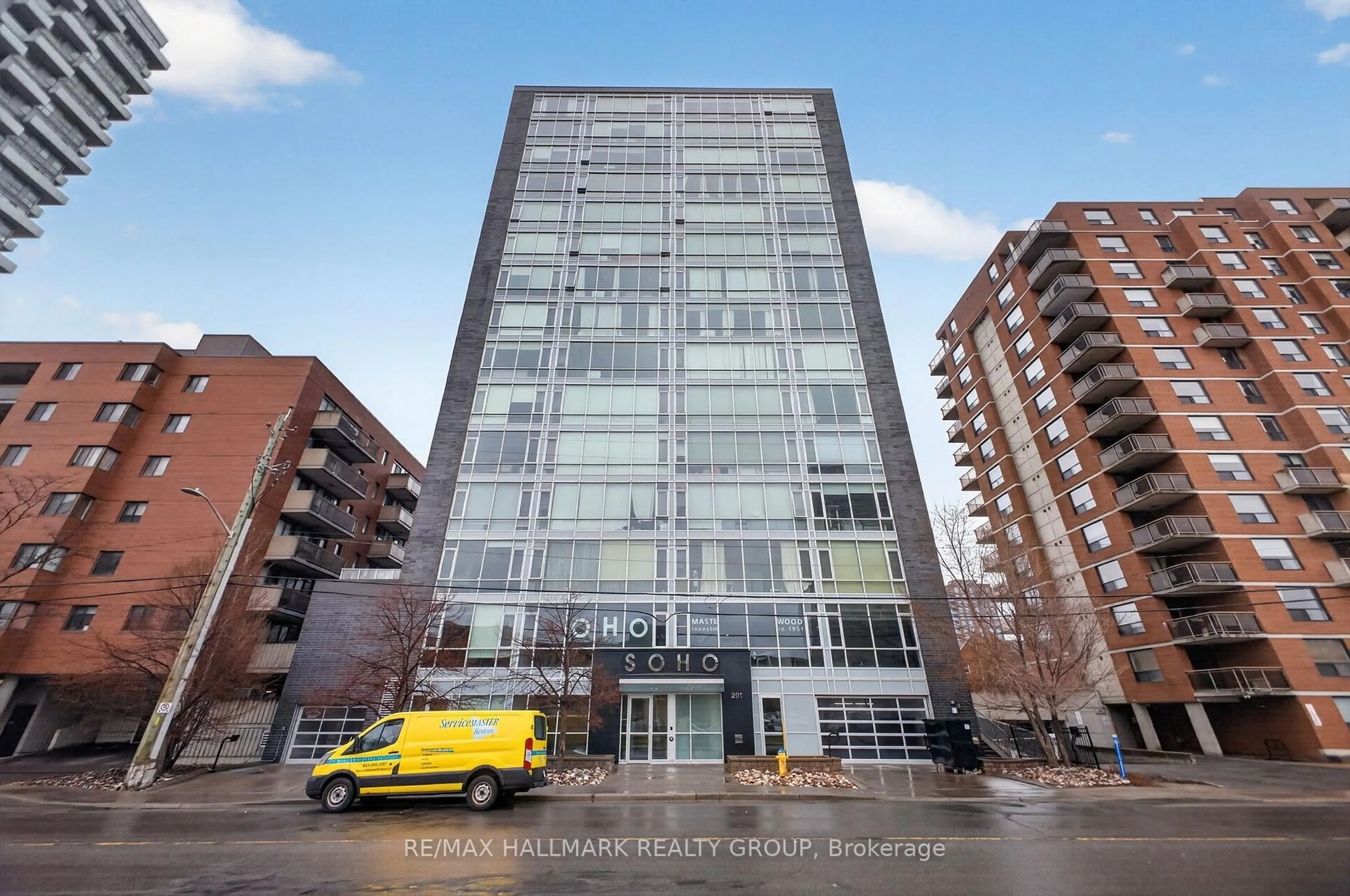 Indoor foyer for 201 Parkdale Ave #705, Ottawa Ontario K1Y 1E8