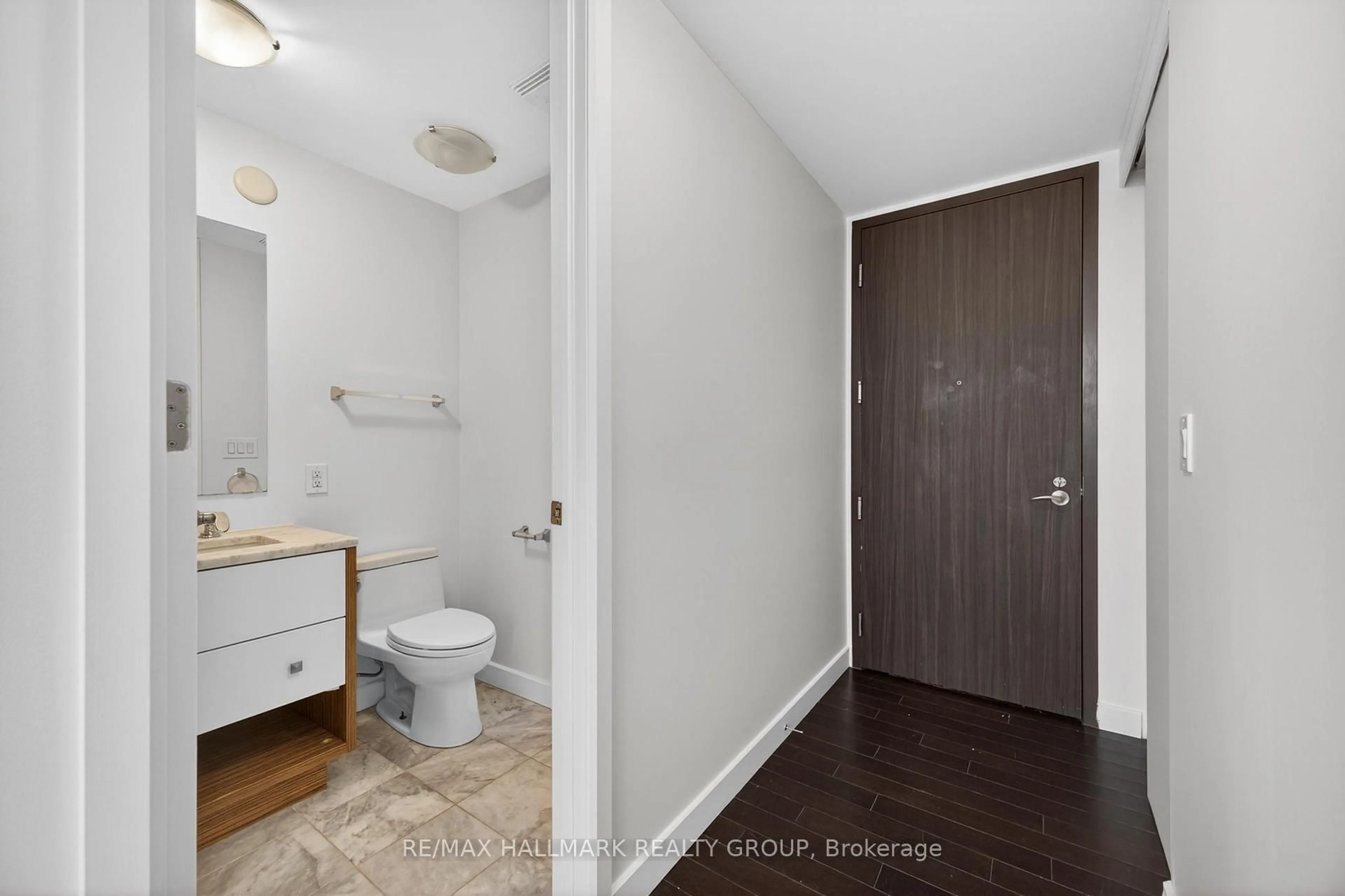 Standard bathroom, unknown for 201 Parkdale Ave #705, Ottawa Ontario K1Y 1E8