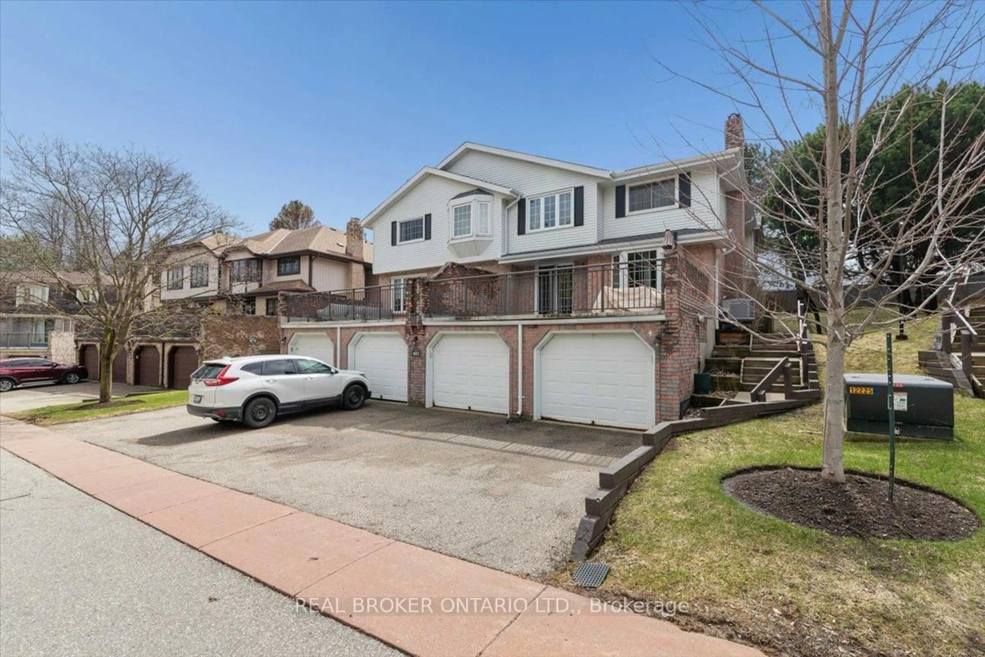 A pic from outside/outdoor area/front of a property/back of a property/a pic from drone, street for 481 BEECHWOOD Dr #3, Waterloo Ontario N2T 1H8