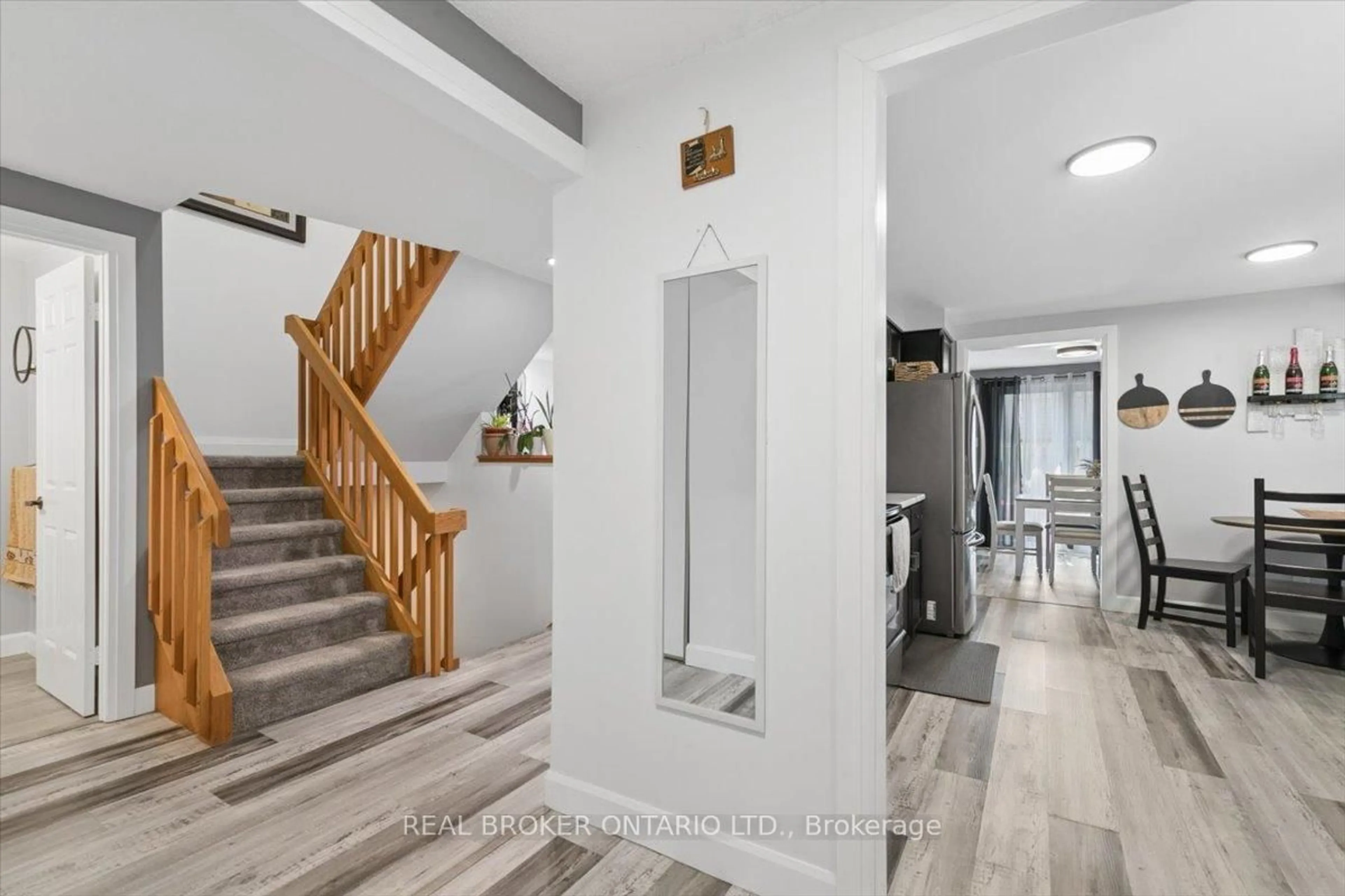 Indoor entryway for 481 BEECHWOOD Dr #3, Waterloo Ontario N2T 1H8