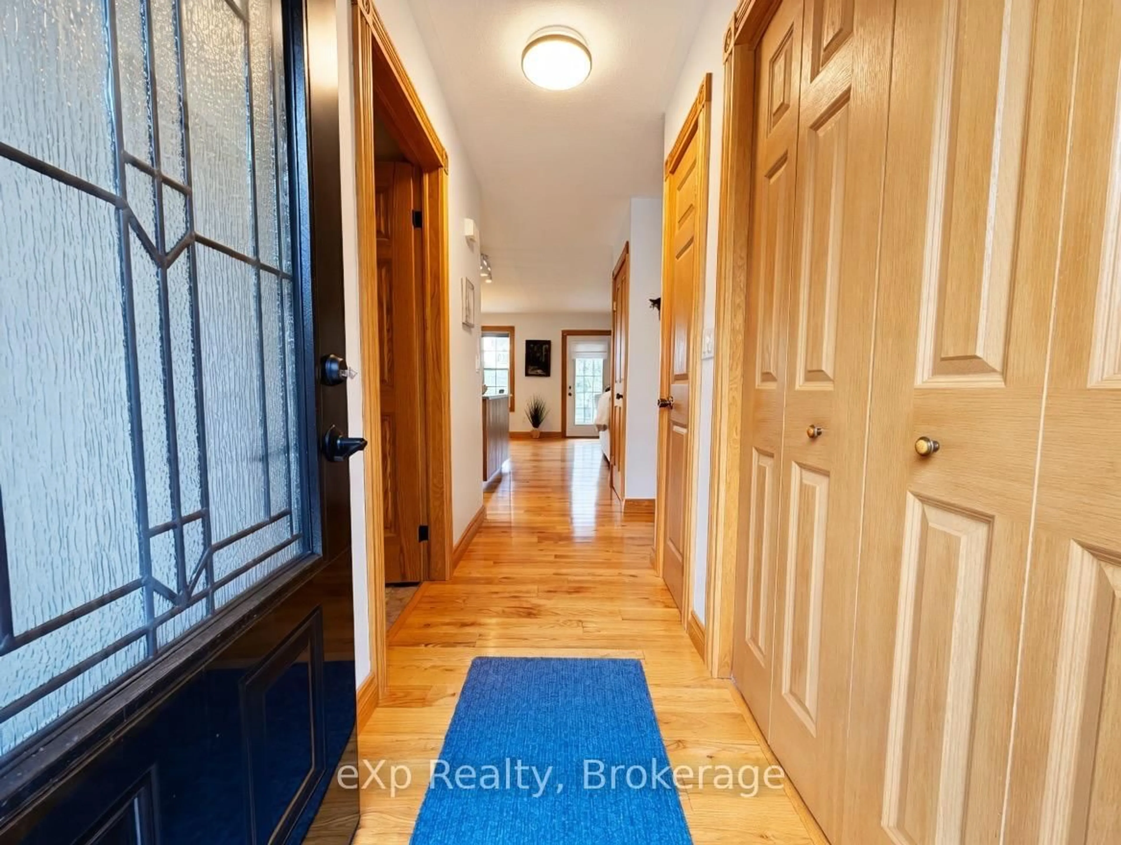 Indoor entryway for 705 Victoria Rd, Huron-Kinloss Ontario N0G 2R0