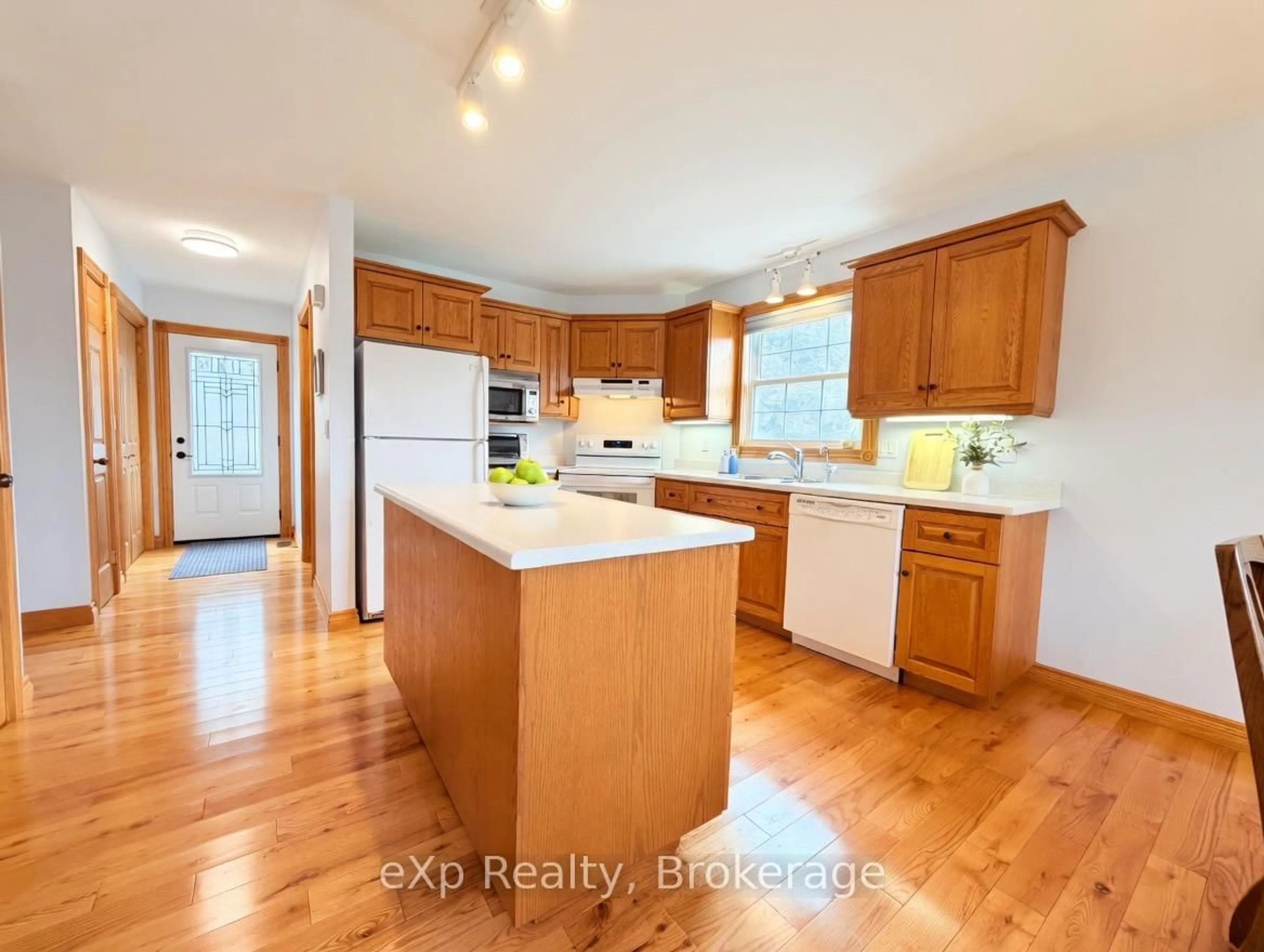 Open concept kitchen, wood/laminate floor for 705 Victoria Rd, Huron-Kinloss Ontario N0G 2R0