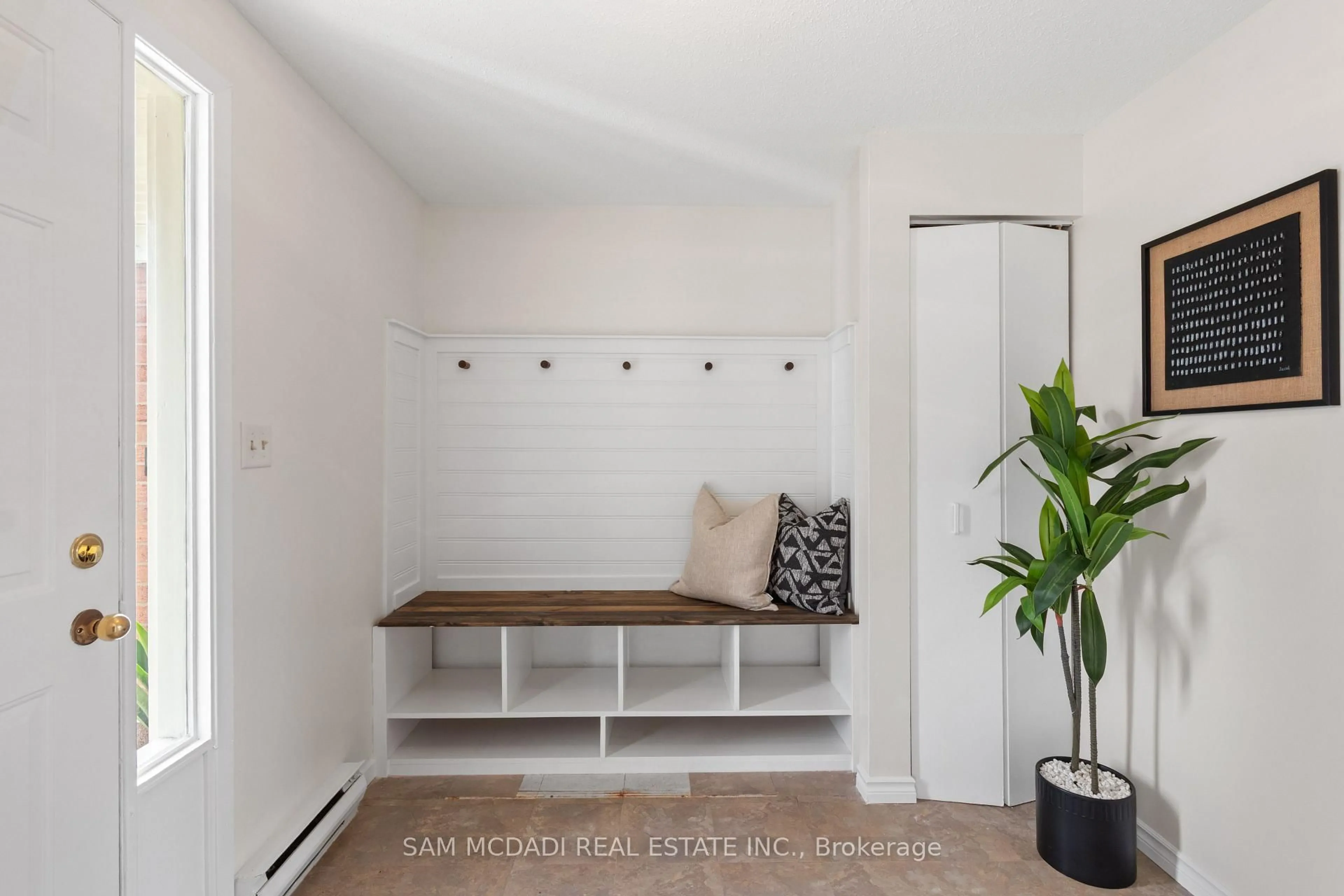 Indoor entryway for 160 Rittenhouse Rd #2, Kitchener Ontario N2E 3E9