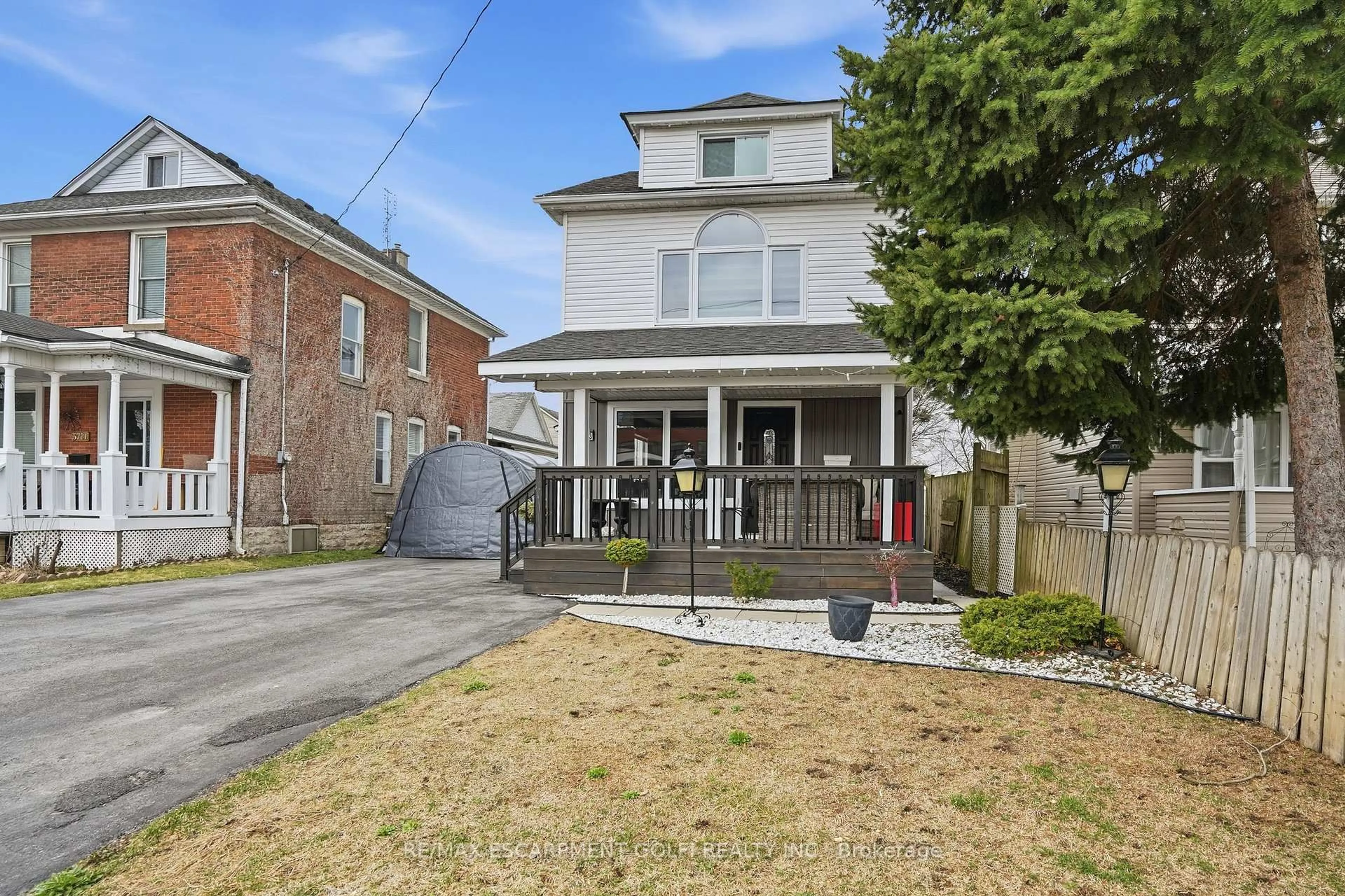 Home with brick exterior material, street for 5773 Leonard Ave, Niagara Falls Ontario L2G 4R4