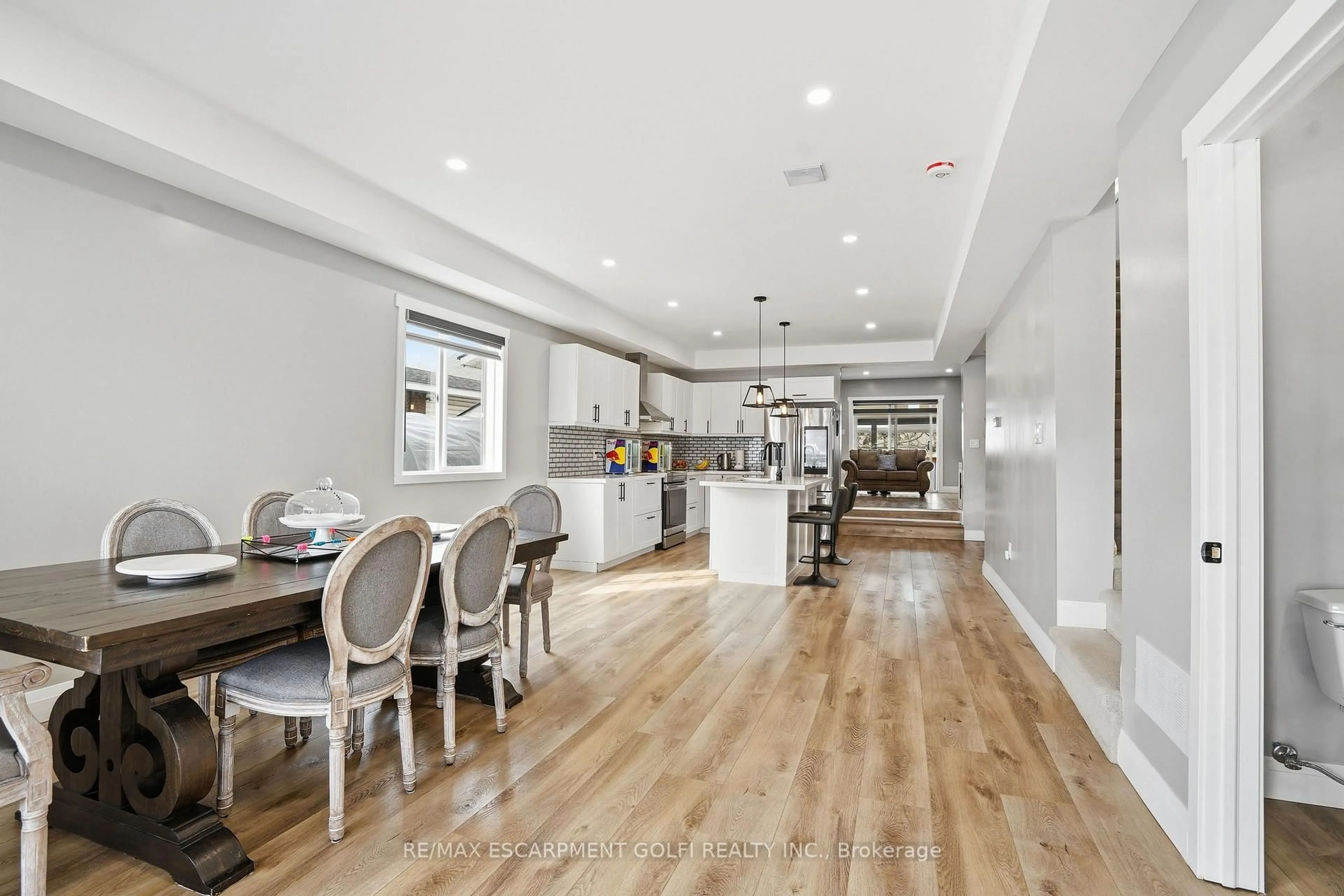 Open concept kitchen, unknown for 5773 Leonard Ave, Niagara Falls Ontario L2G 4R4