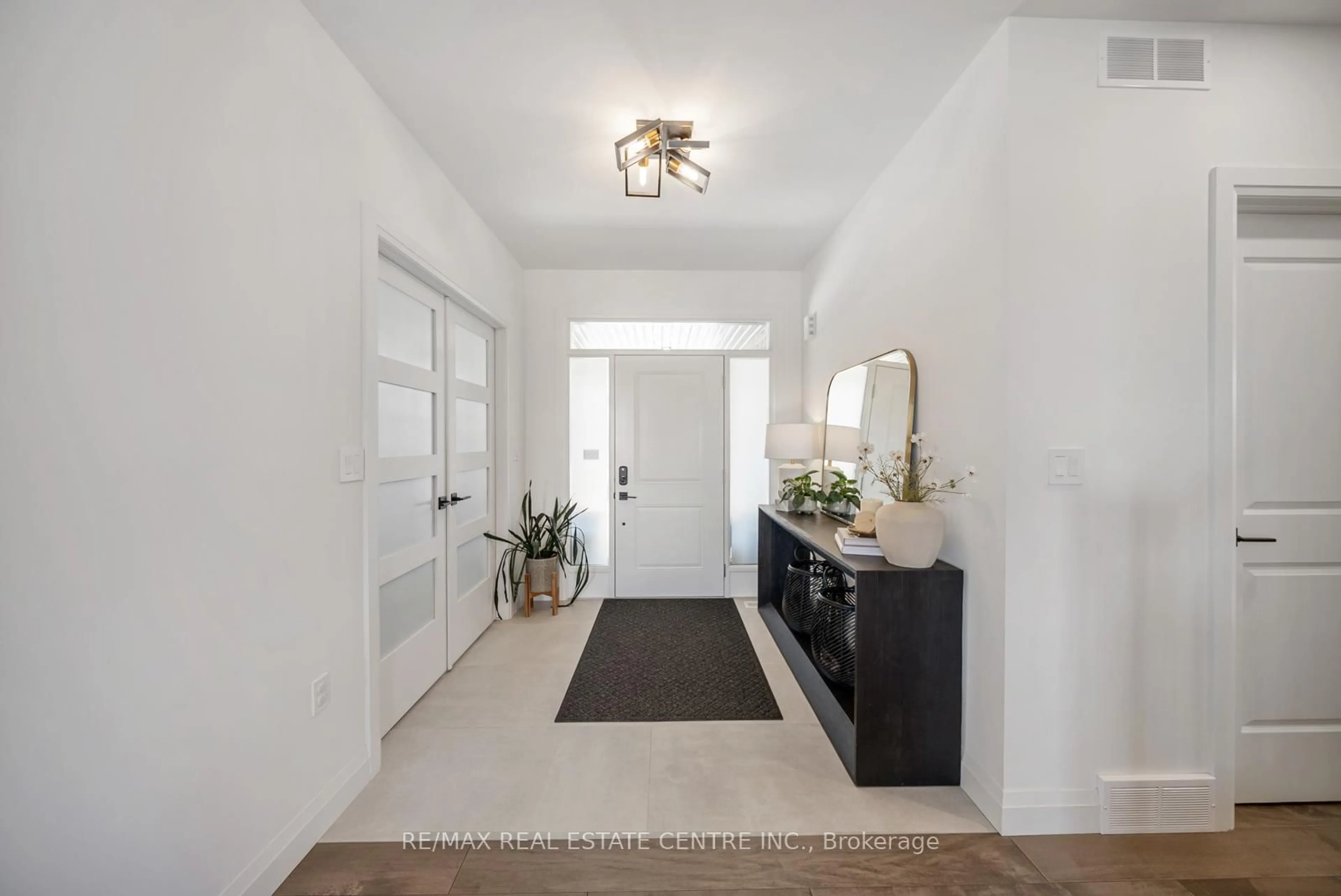 Indoor entryway for 70 Rea Dr, Centre Wellington Ontario N1M 0H5