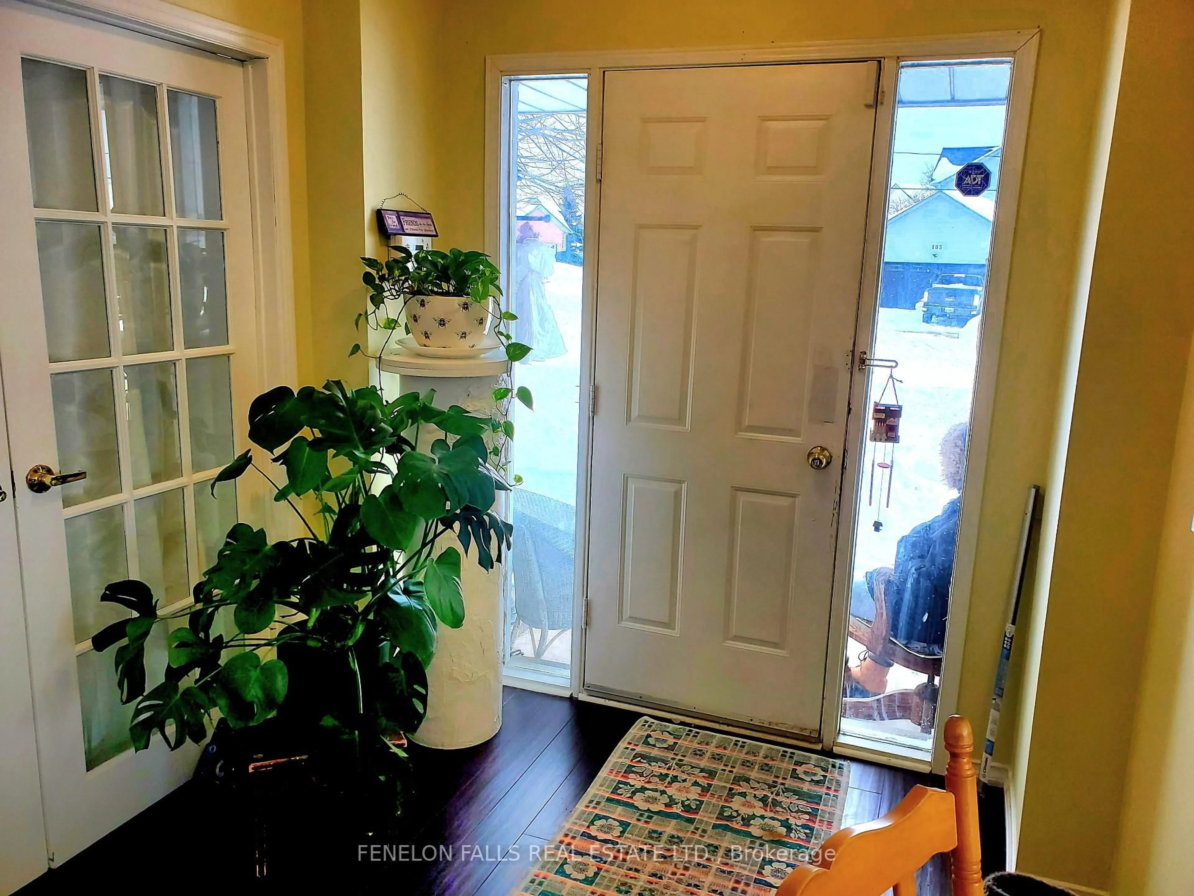 Indoor entryway for 180 Orchard Park Rd, Kawartha Lakes Ontario K9V 6A6