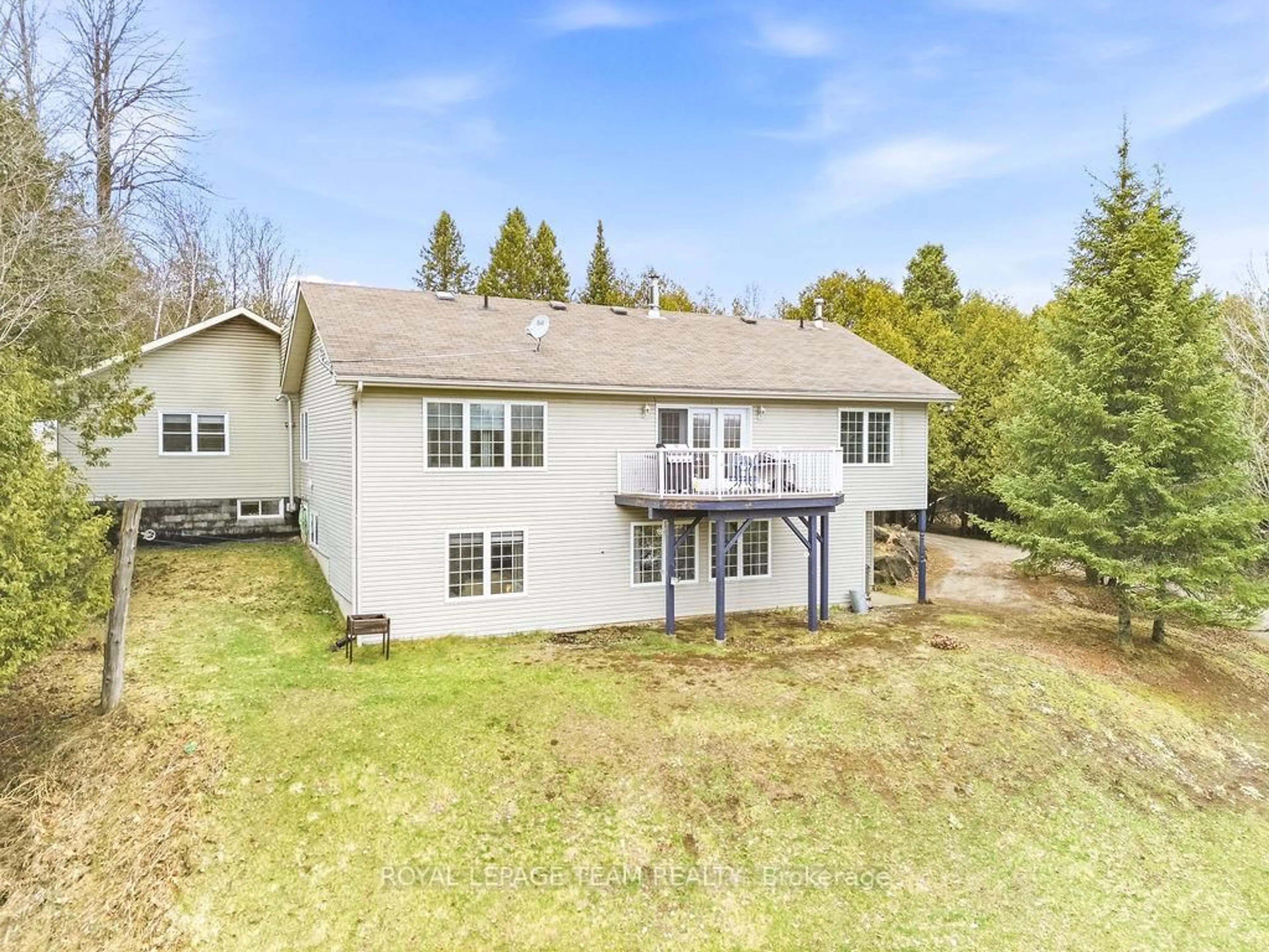 A pic from outside/outdoor area/front of a property/back of a property/a pic from drone, water/lake/river/ocean view for 5195 Mcdonald's Corners Rd, Mcdonalds Corners Ontario K0G 1M0