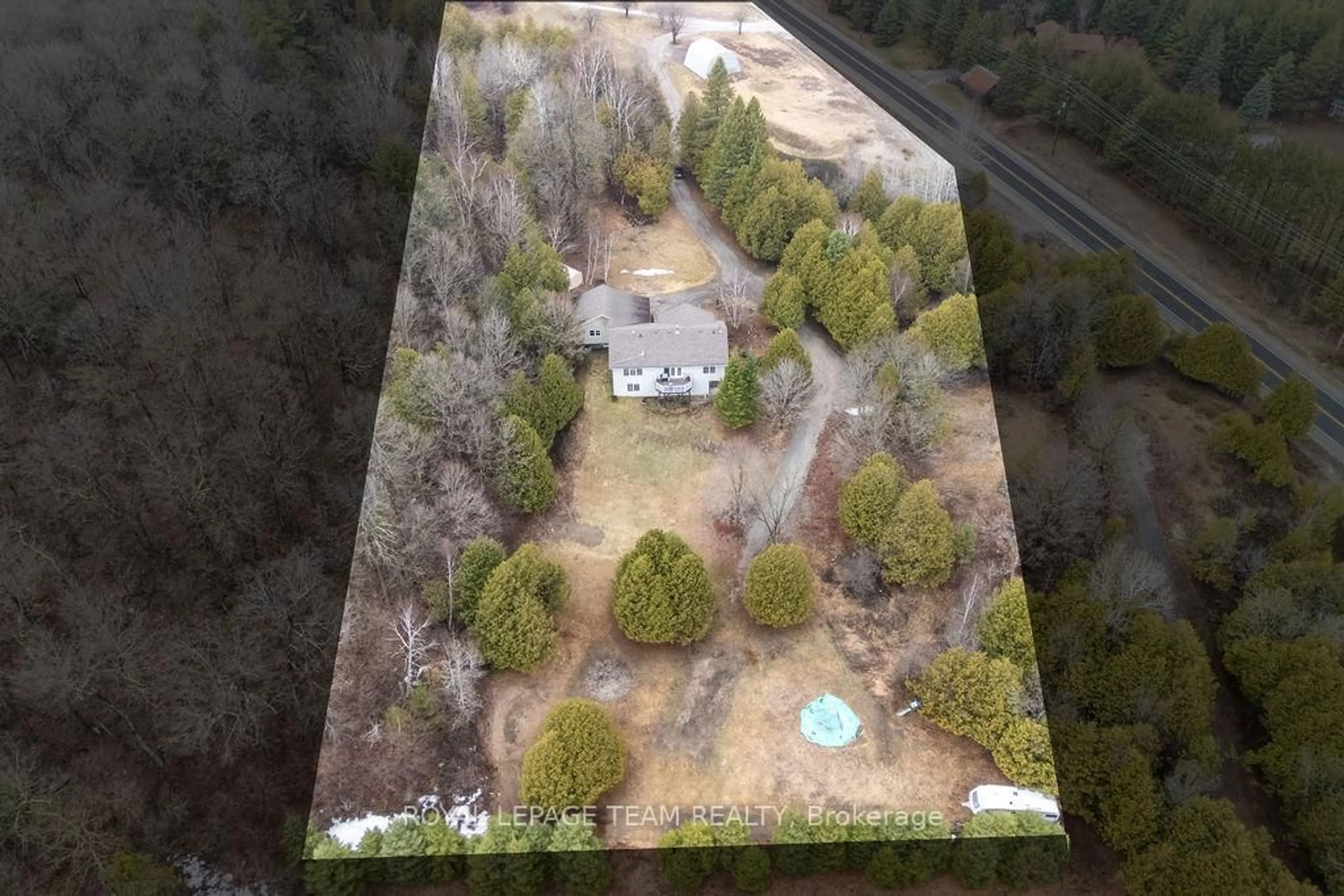 A pic from outside/outdoor area/front of a property/back of a property/a pic from drone, unknown for 5195 Mcdonald's Corners Rd, Mcdonalds Corners Ontario K0G 1M0