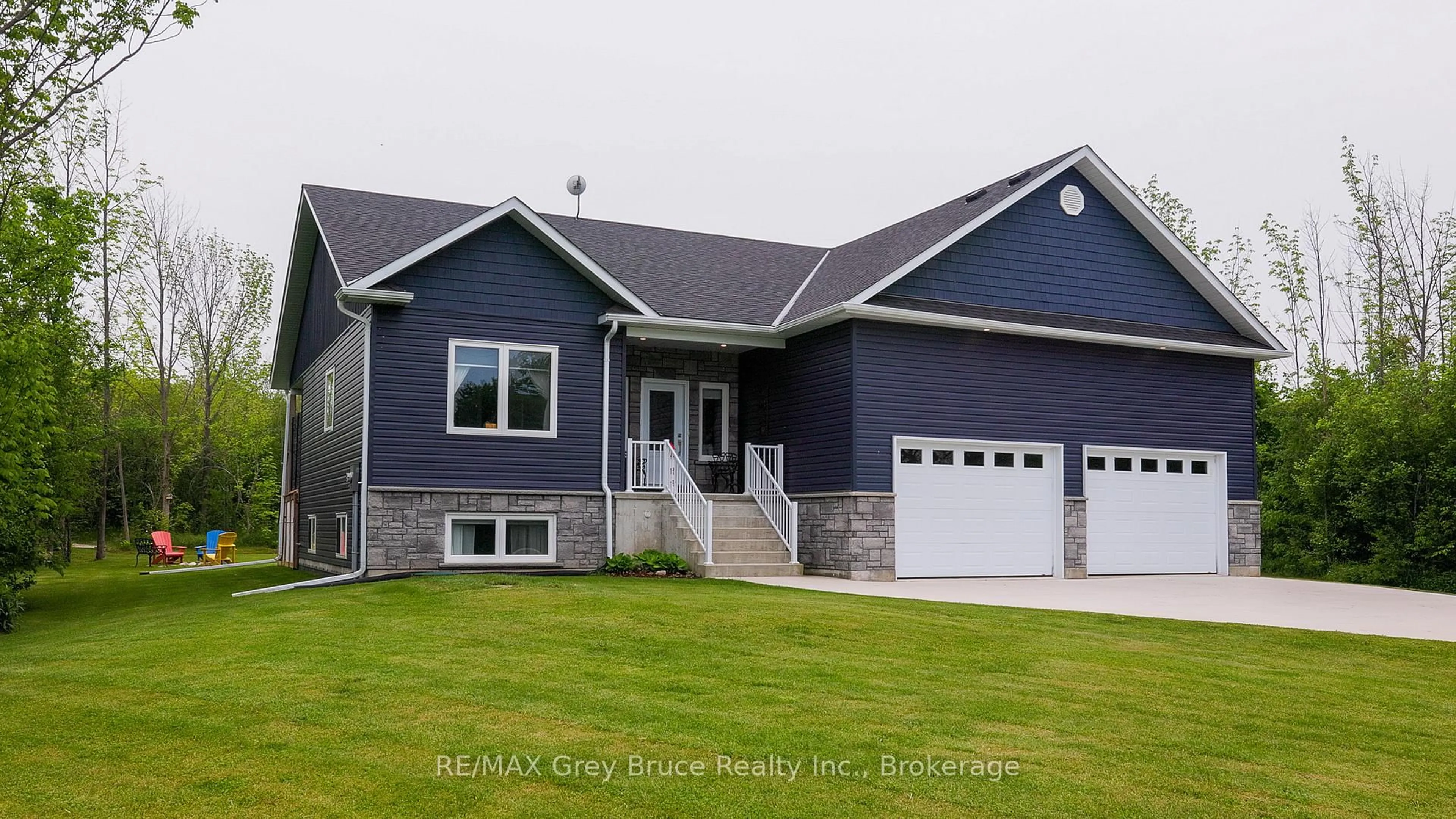 Home with vinyl exterior material, street for 350293 A Concession, Meaford Ontario N0H 1B0