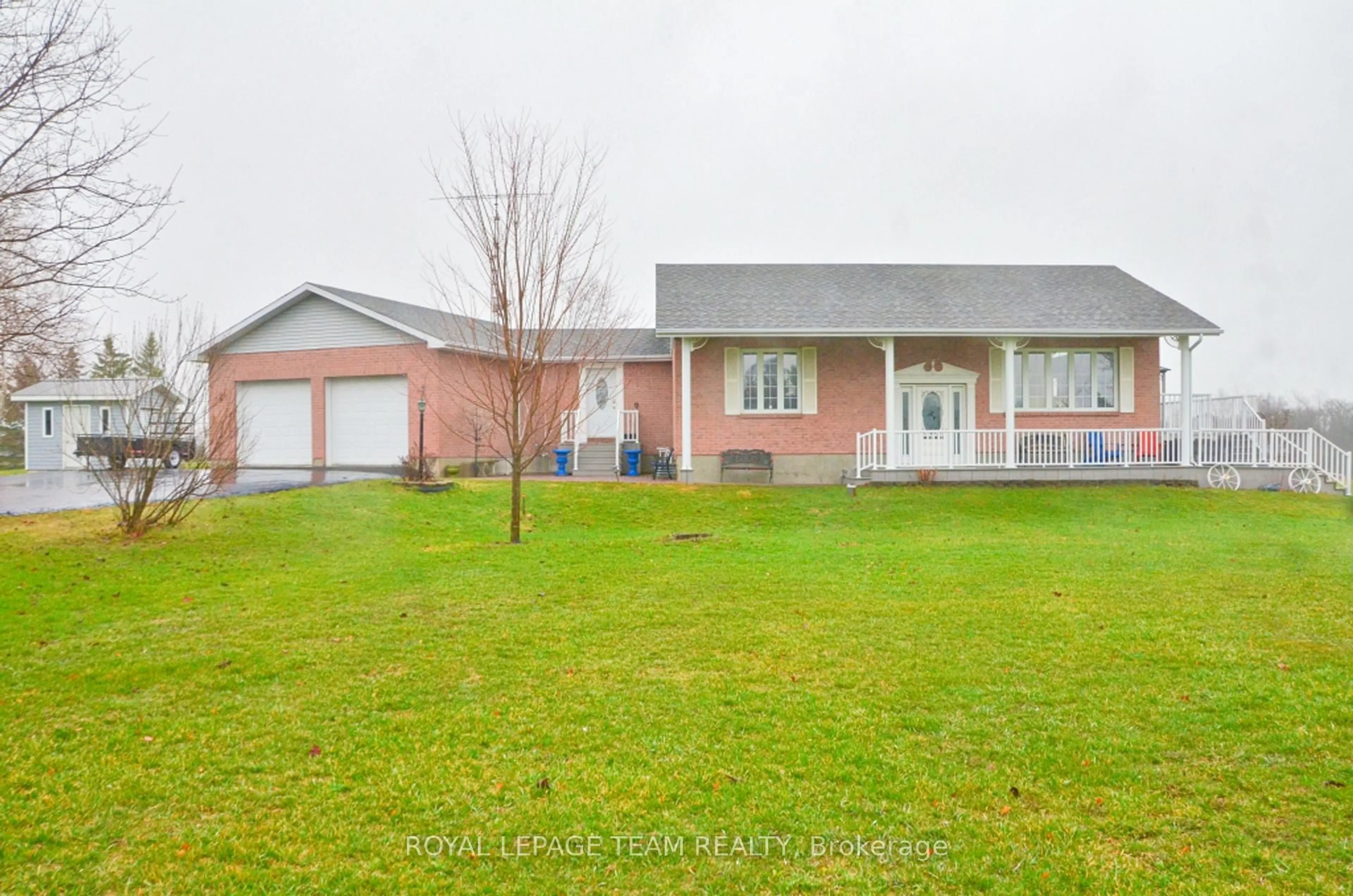Home with brick exterior material, unknown for 11708 Breezewood Ave, South Dundas Ontario K0C 1X0