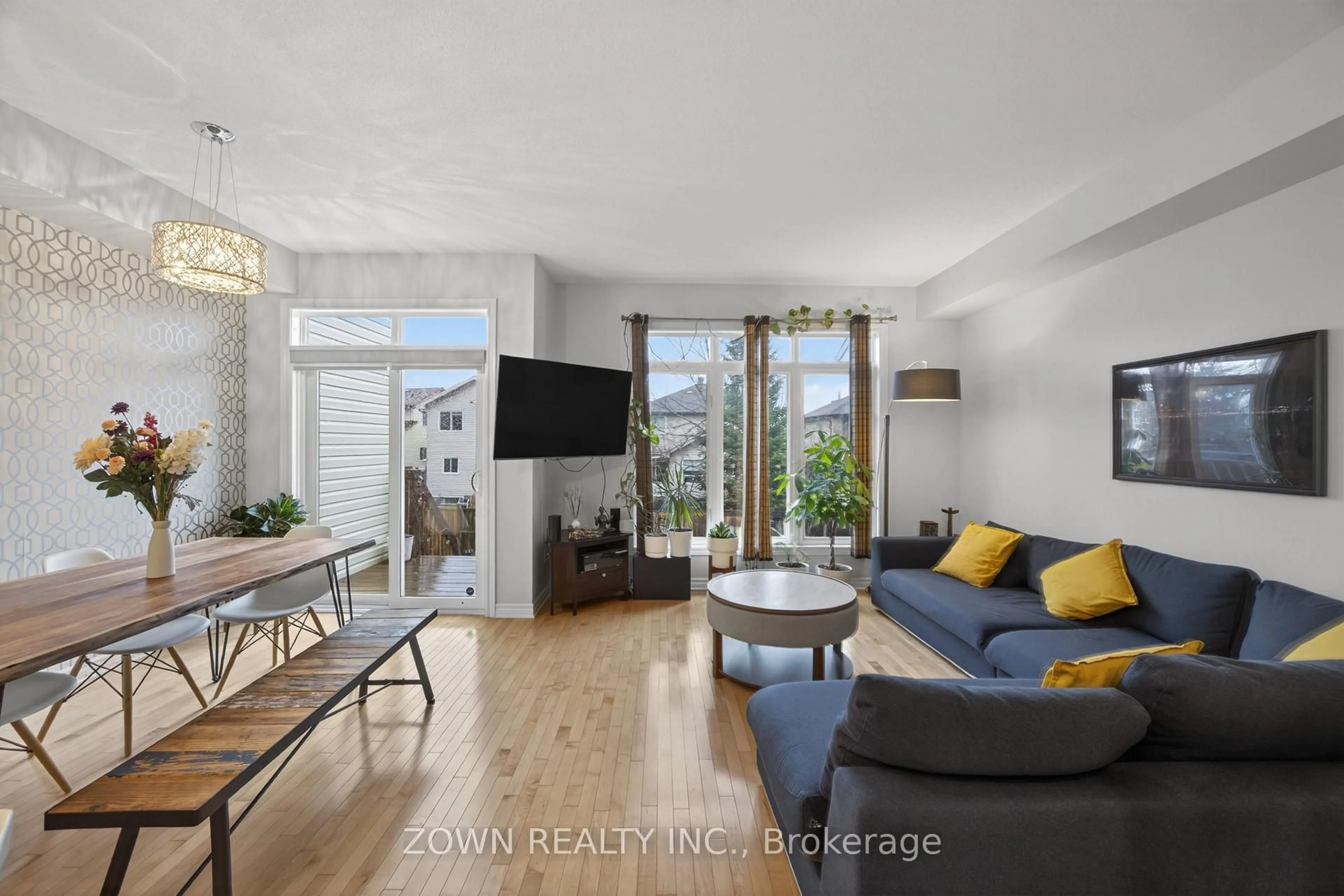 Living room with furniture, unknown for 356 Kingbrook Dr, Ottawa Ontario K2M 0G2