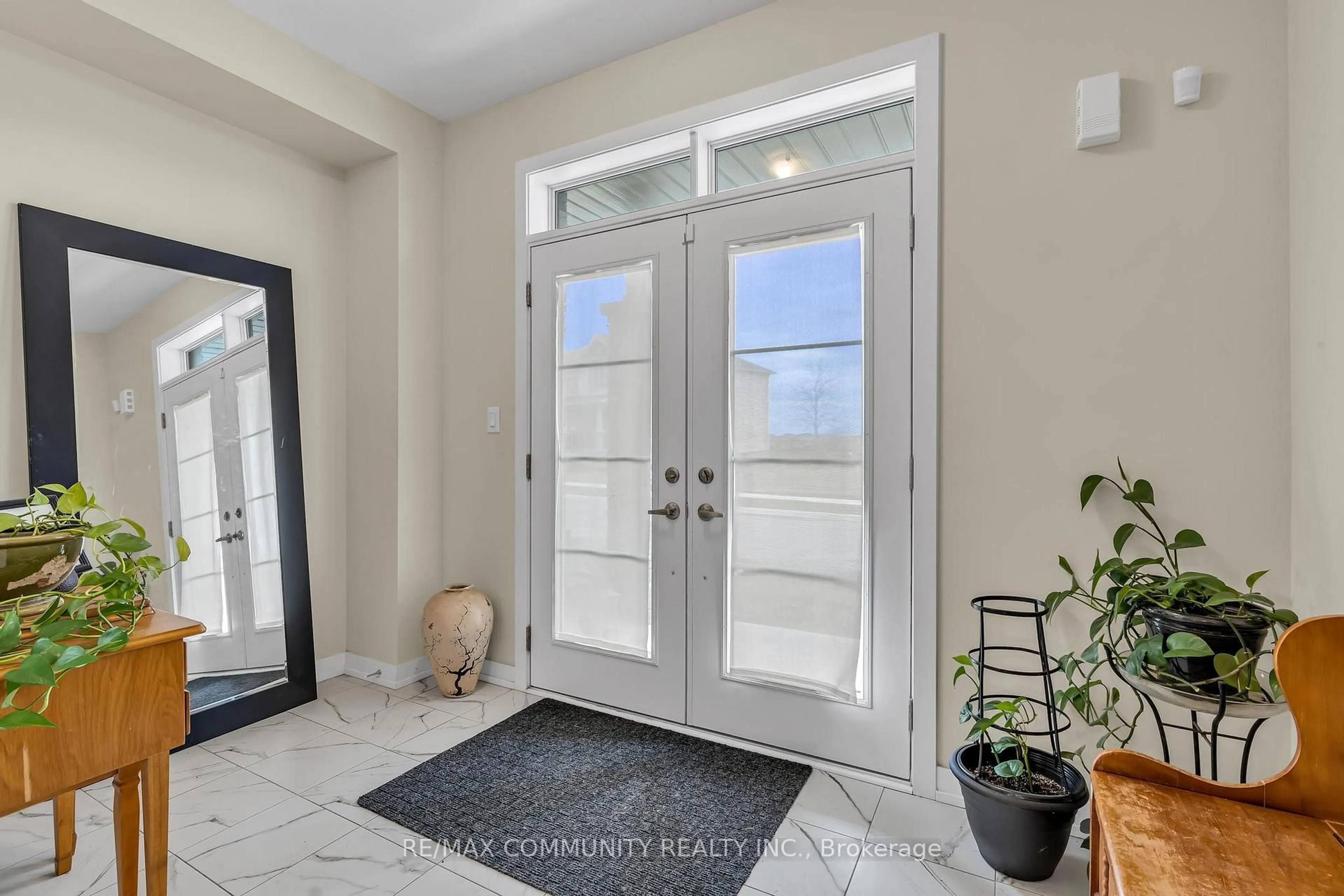 Indoor entryway for 88 Sundin Dr, Haldimand Ontario N3W 0H1