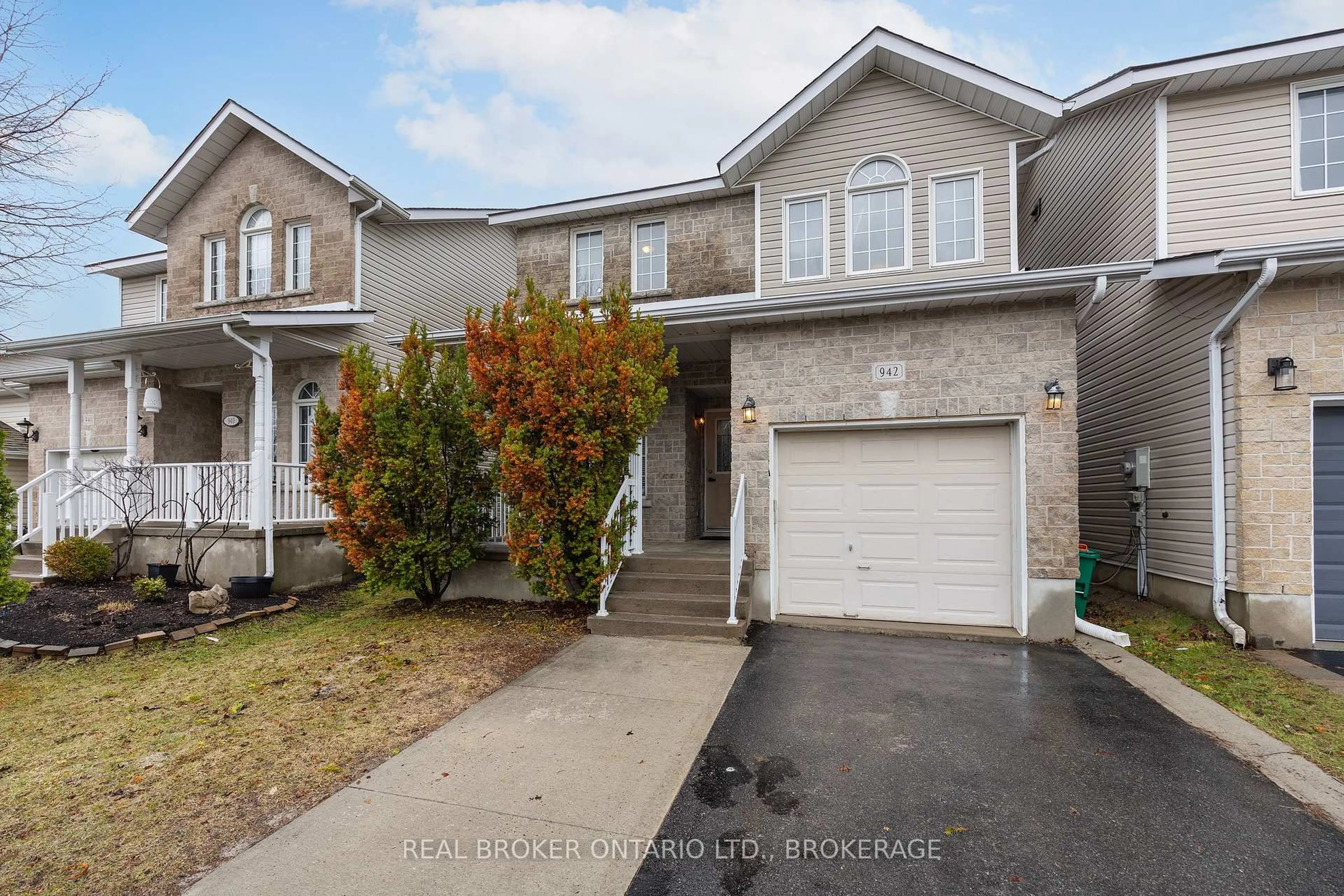 Home with vinyl exterior material, street for 942 Bluffwood Ave, Kingston Ontario K7K 7K5