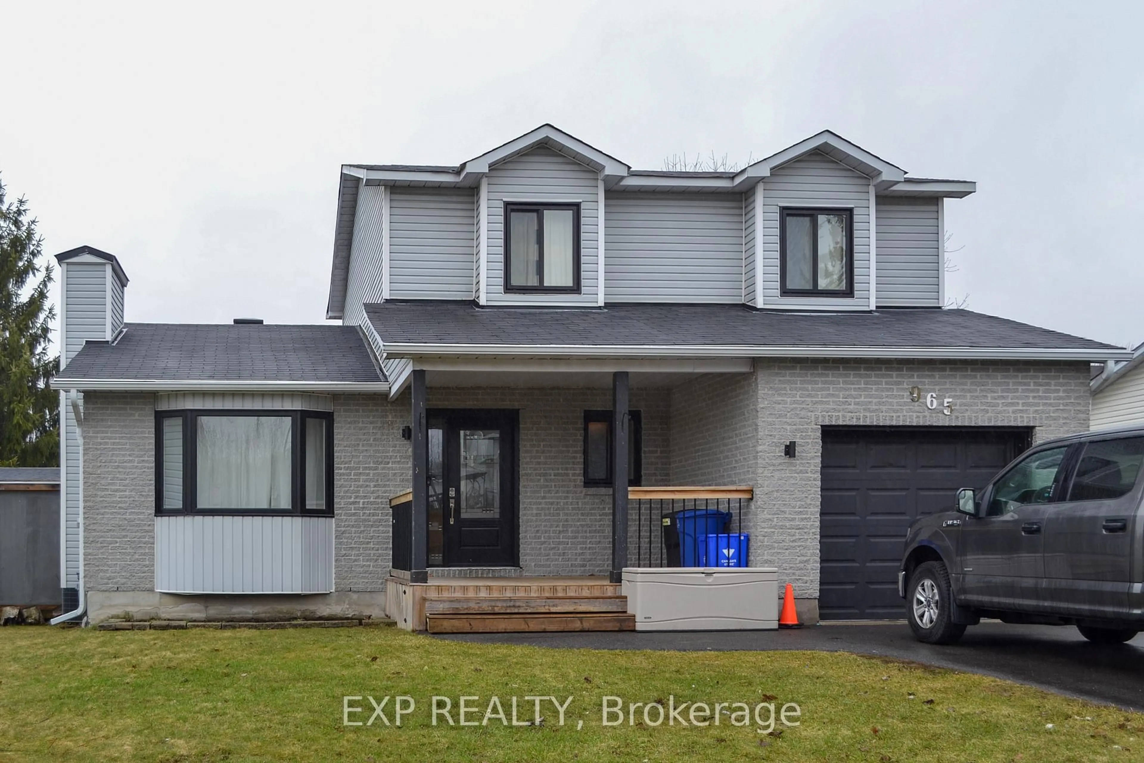 Home with vinyl exterior material, street for 965 BELVEDERE Ave, Clarence-Rockland Ontario K4K 1H3