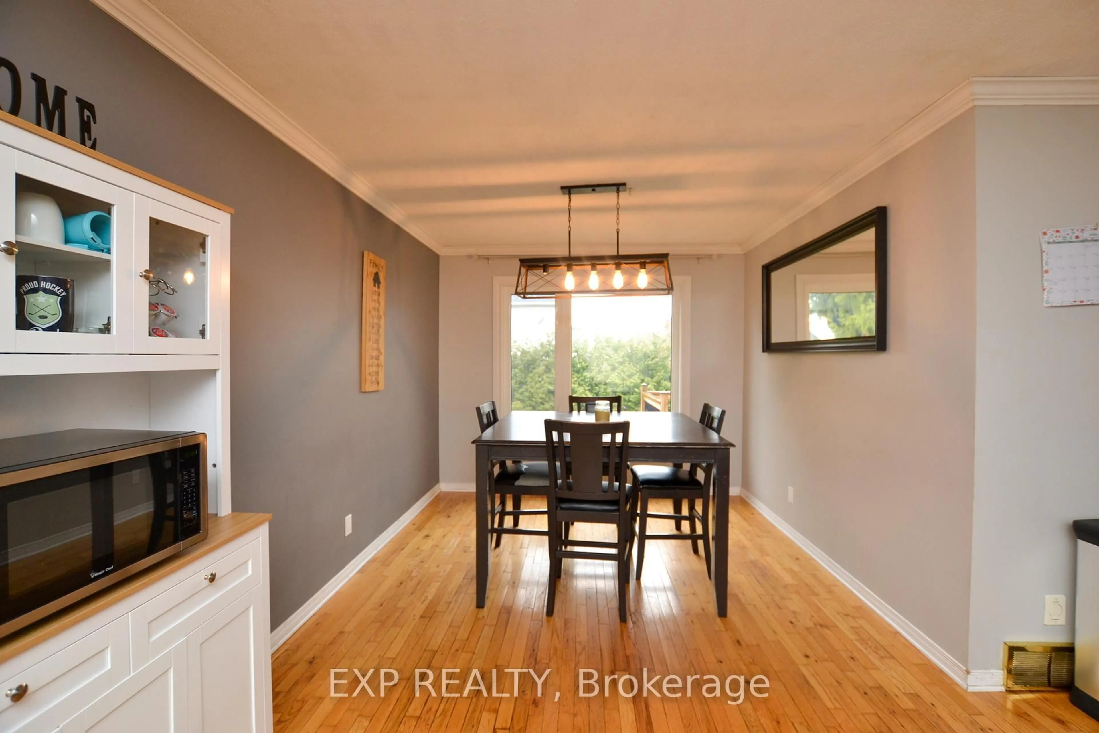 Dining room, wood/laminate floor for 965 BELVEDERE Ave, Clarence-Rockland Ontario K4K 1H3