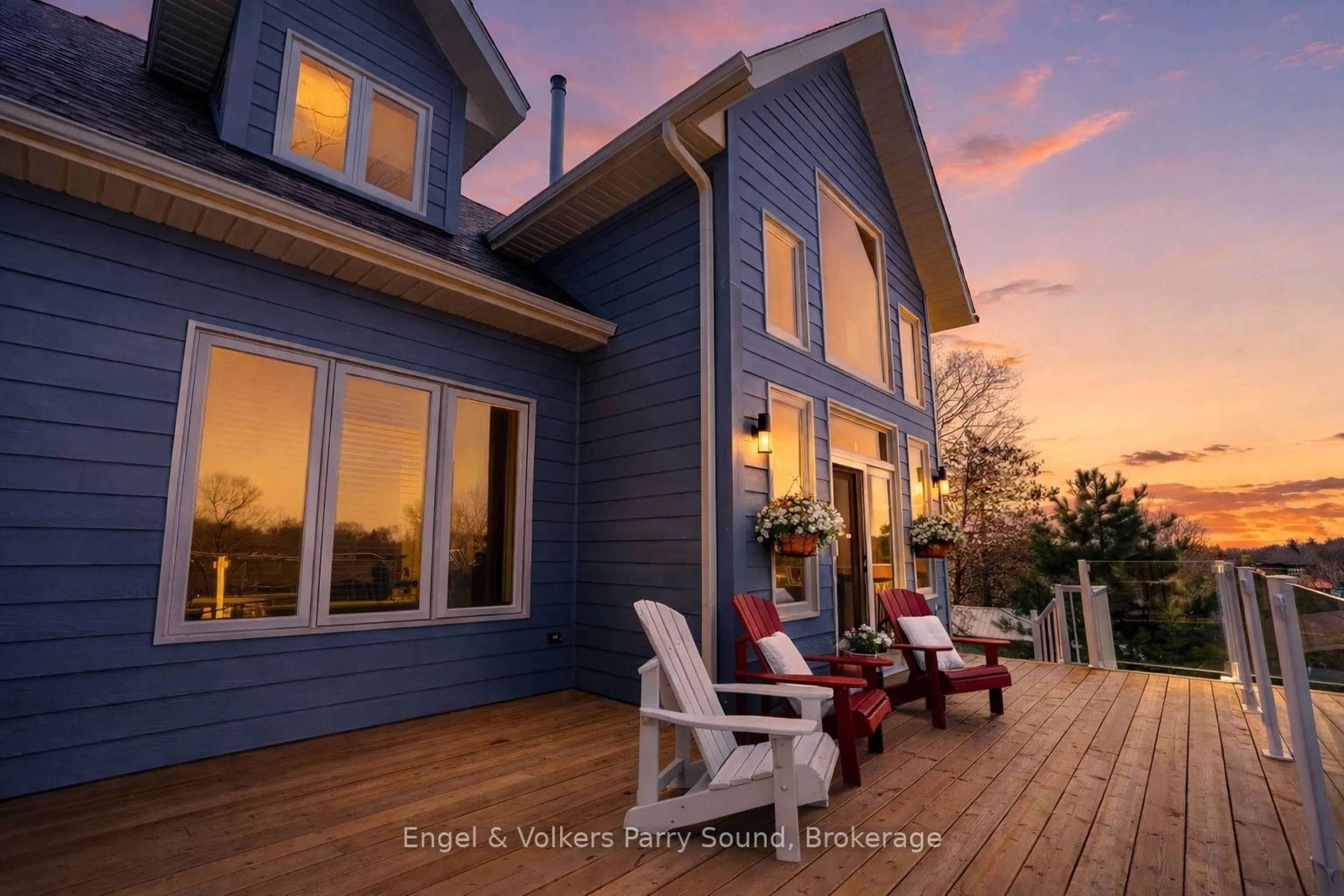 Home with vinyl exterior material, water/lake/river/ocean view for 29 Queen St, Parry Sound Ontario P2A 2W1