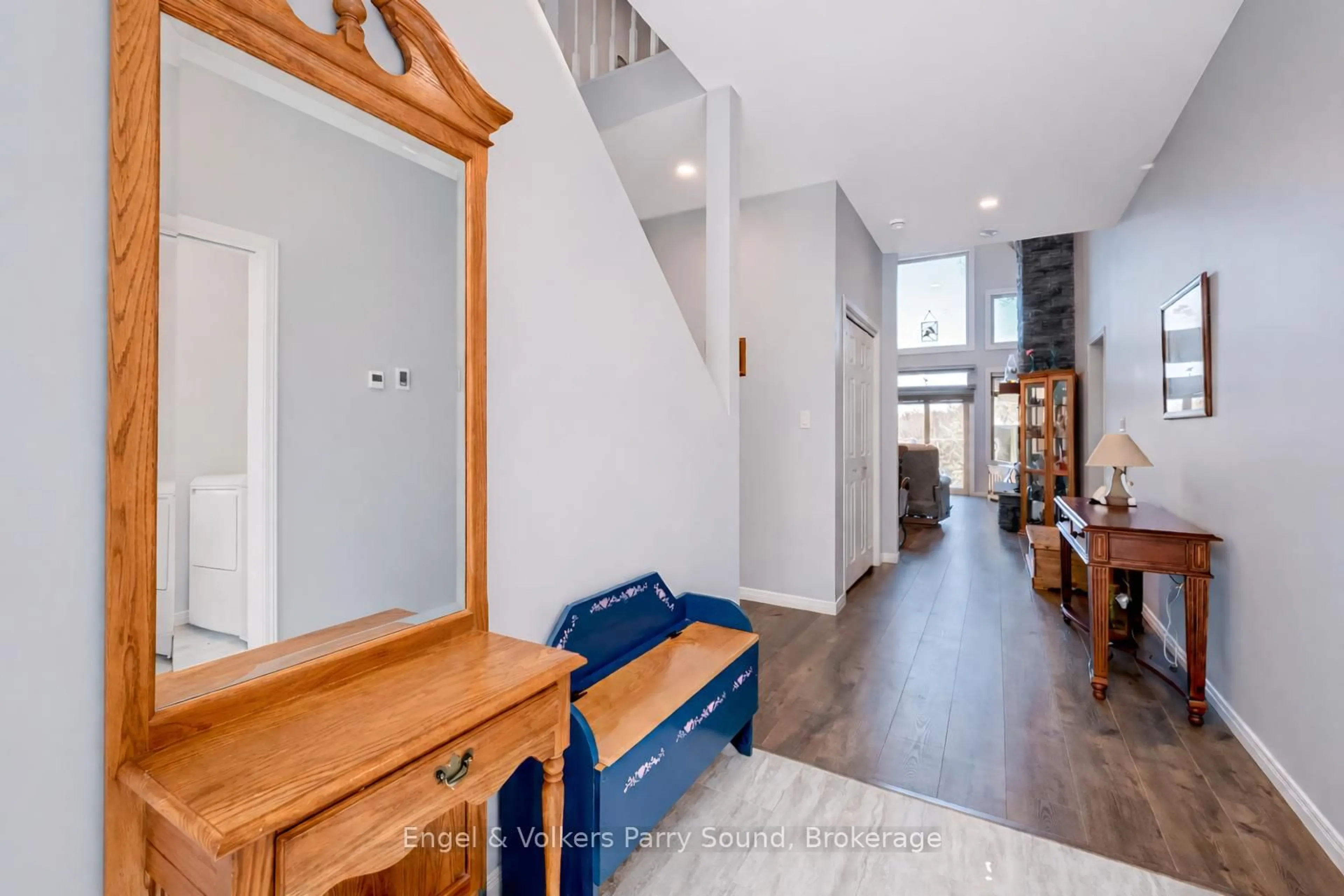 Indoor entryway for 29 Queen St, Parry Sound Ontario P2A 2W1