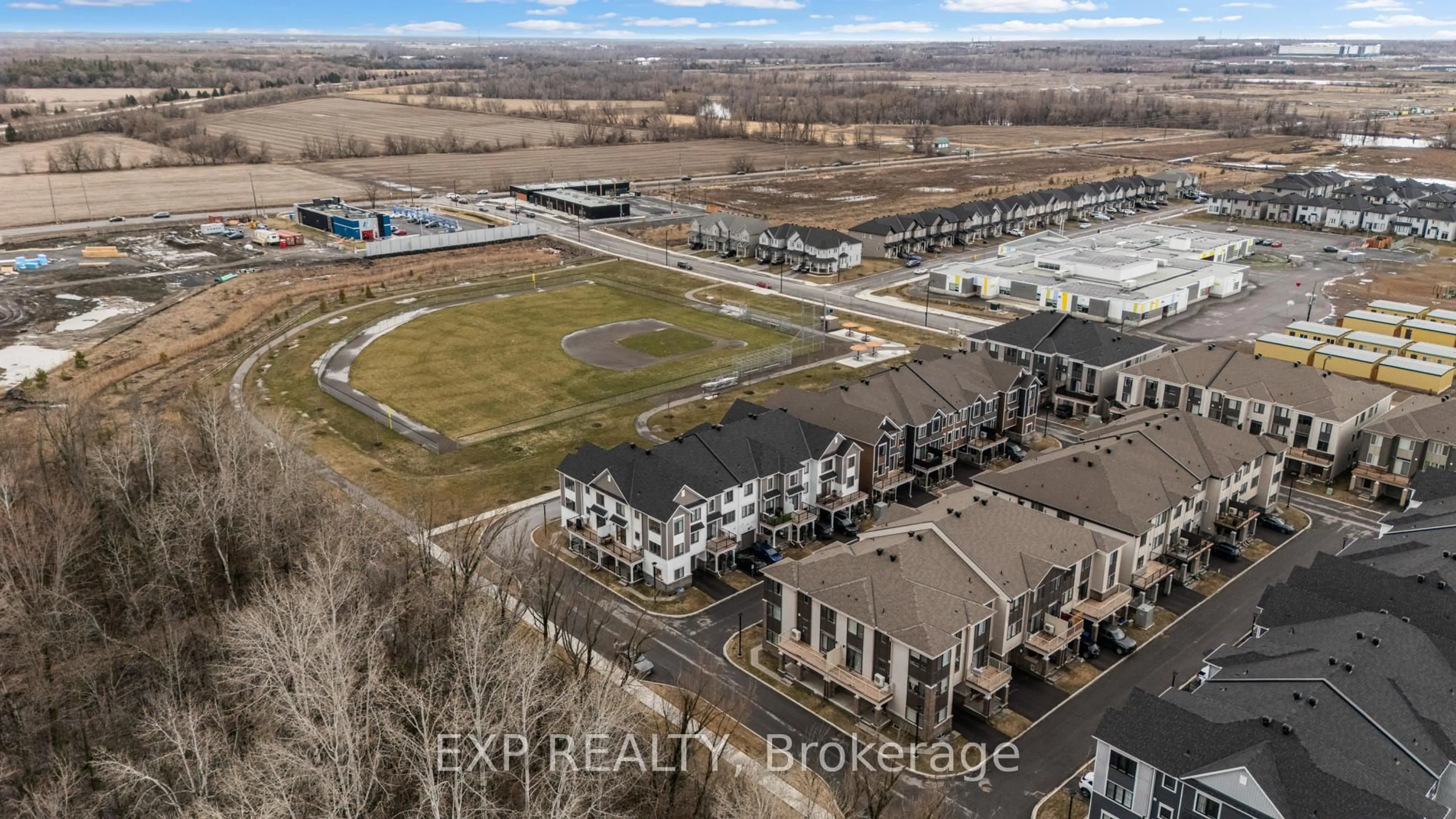 A pic from outside/outdoor area/front of a property/back of a property/a pic from drone, unknown for 720 Hydrus Private, Ottawa Ontario K2J 7B2