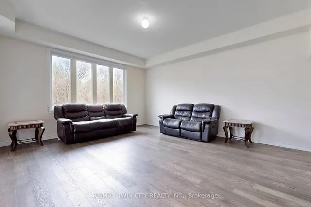 630 Lemay Grve, Peterborough 3