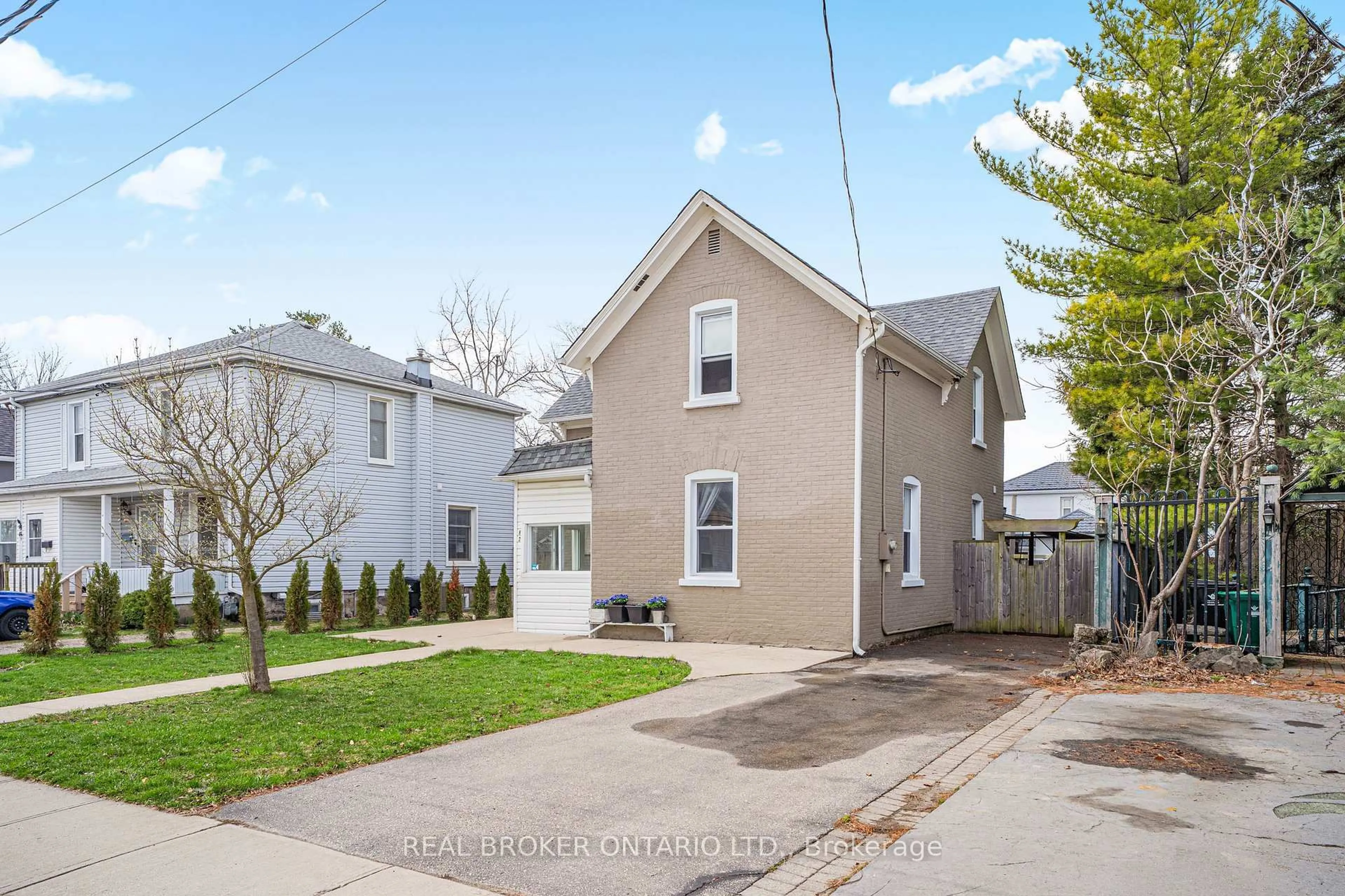 Unknown for 82 Bond St, Cambridge Ontario N1R 4B6