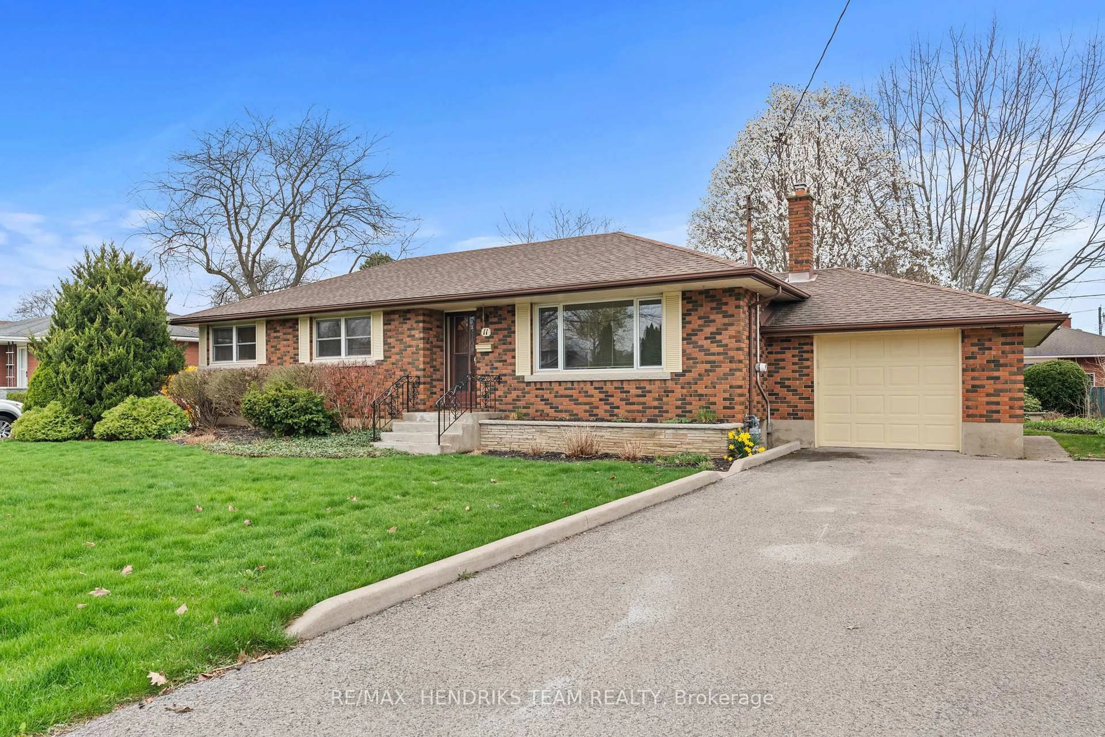 Home with brick exterior material, street for 11 Kamla Dr, St. Catharines Ontario L2M 3J9