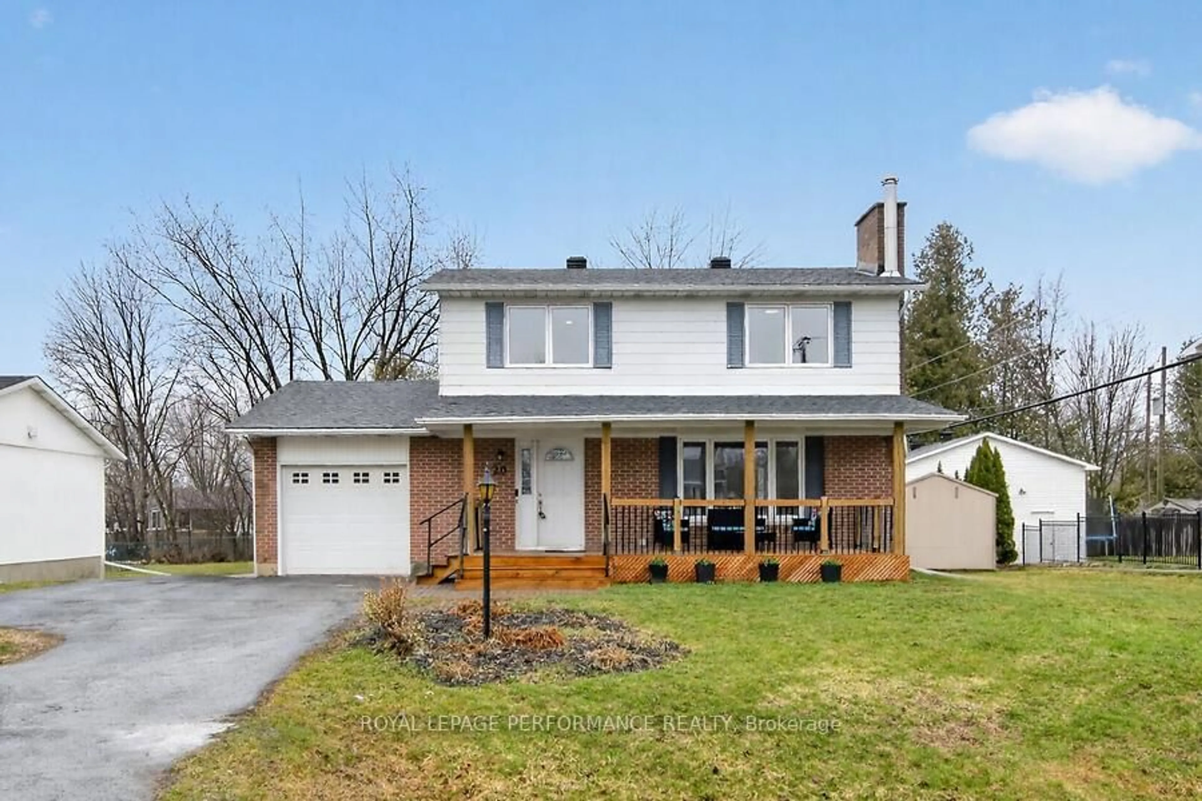 Home with vinyl exterior material, street for 20 Coldstream Dr, Munster Ontario K0A 3P0