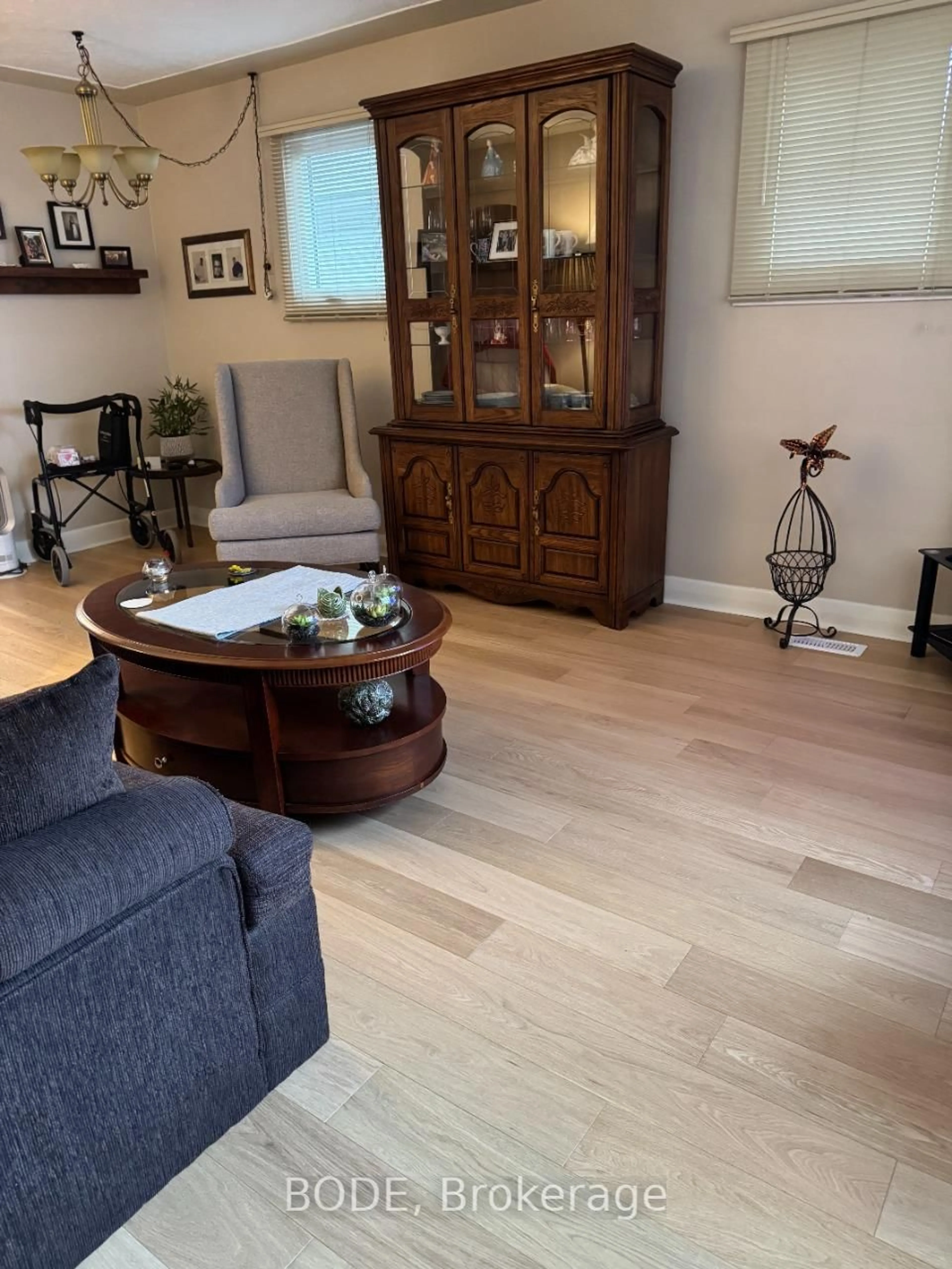 Living room with furniture, wood/laminate floor for 202 Harley St, London East Ontario N5Y 2C4