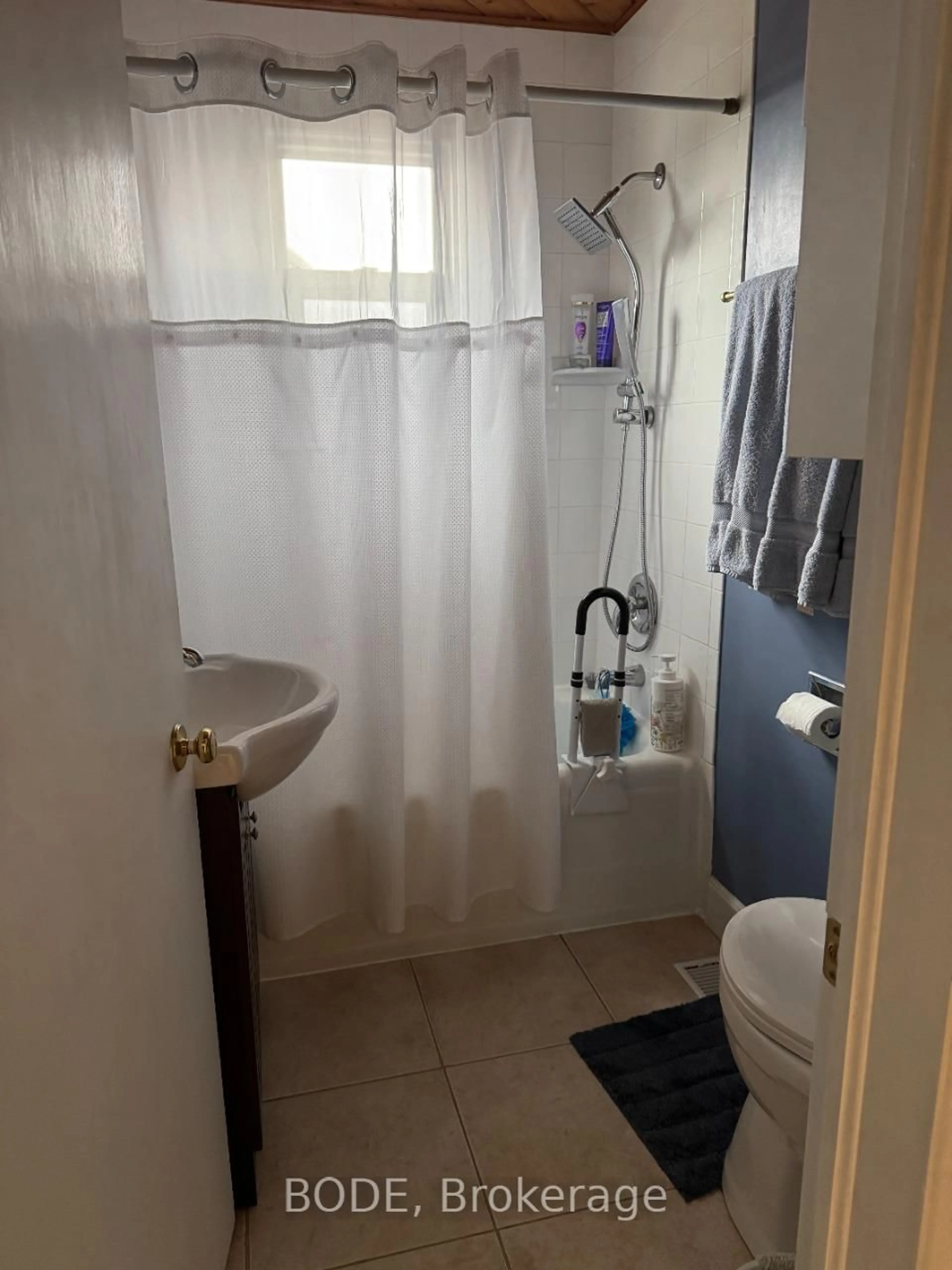 Standard bathroom, floor is not visible for 202 Harley St, London East Ontario N5Y 2C4