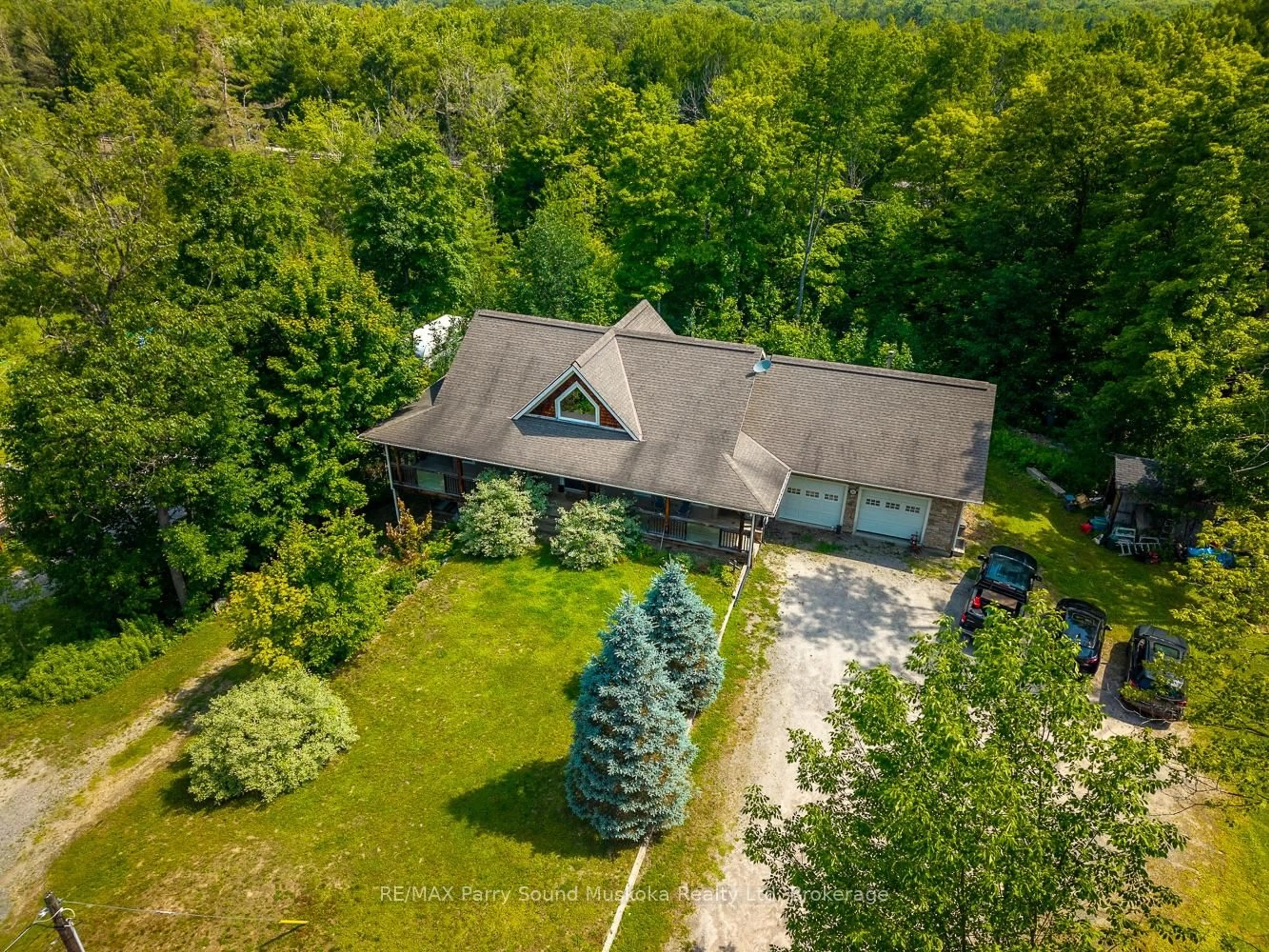 A pic from outside/outdoor area/front of a property/back of a property/a pic from drone, unknown for 246 High St, Georgian Bay Ontario P0C 1H0