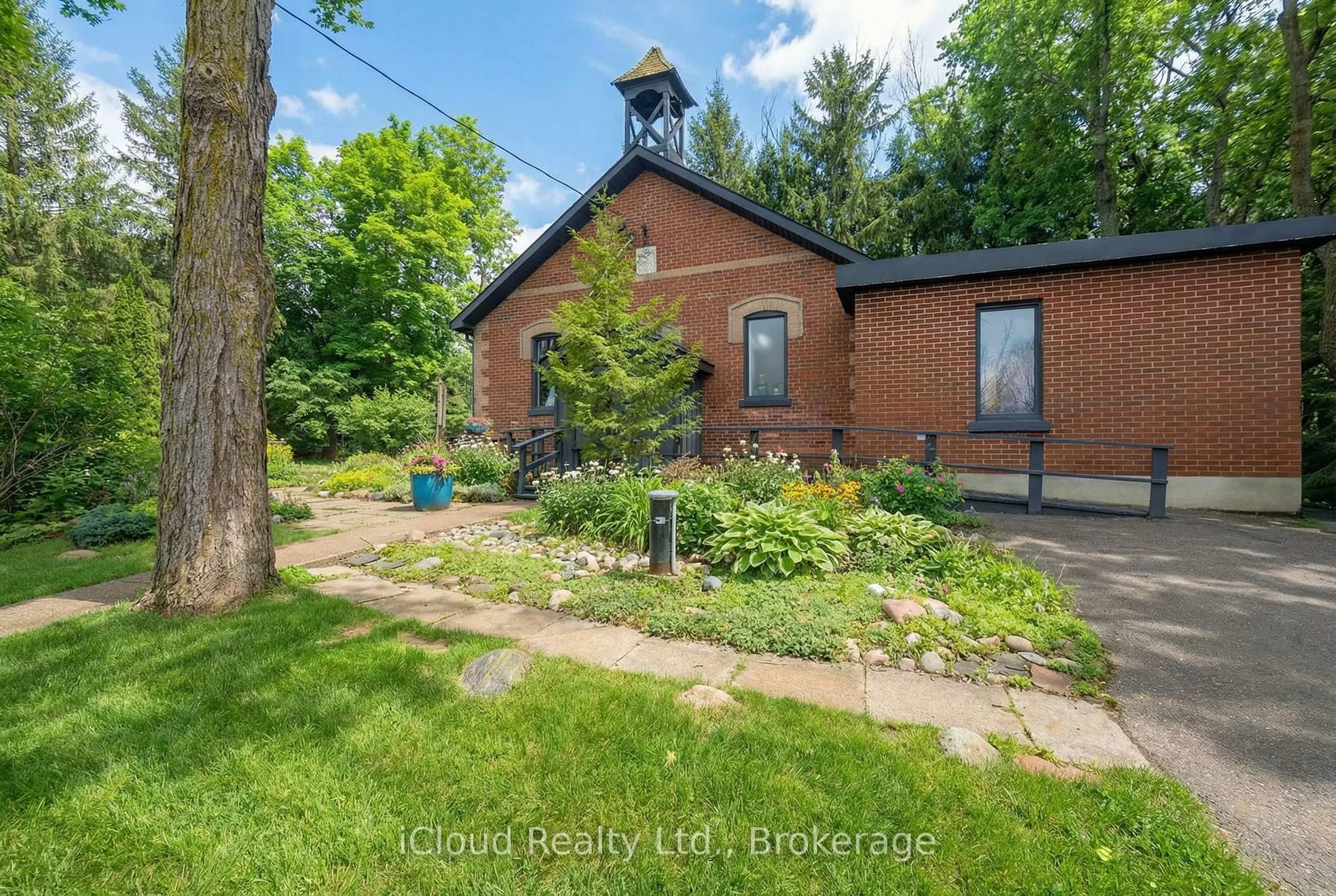 A pic from outside/outdoor area/front of a property/back of a property/a pic from drone, street for 715432 1st Line #EHS, Mono Ontario L9A 1A9